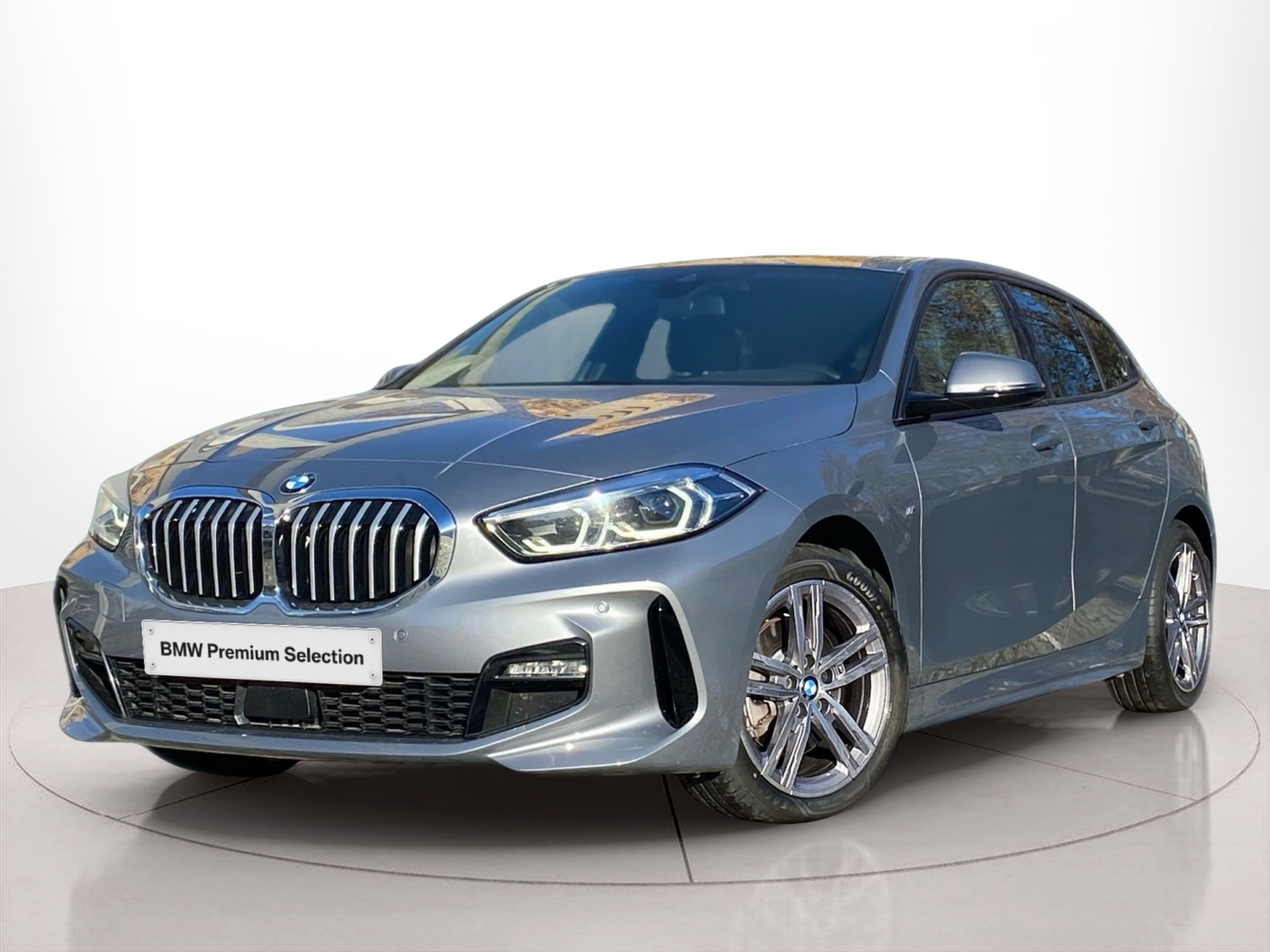 Fotos de BMW Série 1 116d color Gris. Año 2023. 85KW(116CV). Diesel. En concesionario Caetano Baviera Cascais de Cascais