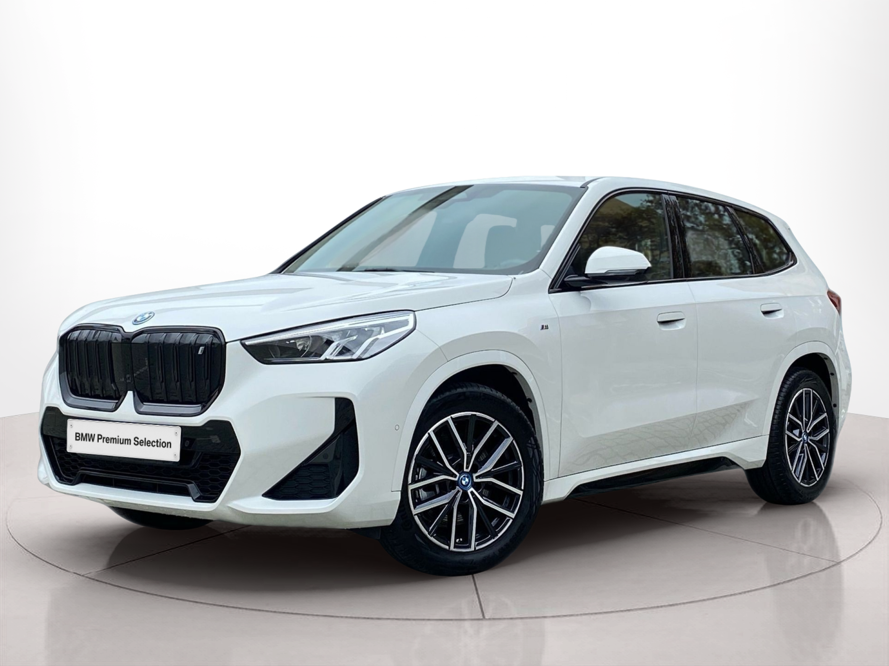 Fotos de BMW iX1 xDrive30 color Blanco. Año 2023. 230KW(313CV). Elétrico. En concesionario Caetano Baviera Lisboa de Lisboa
