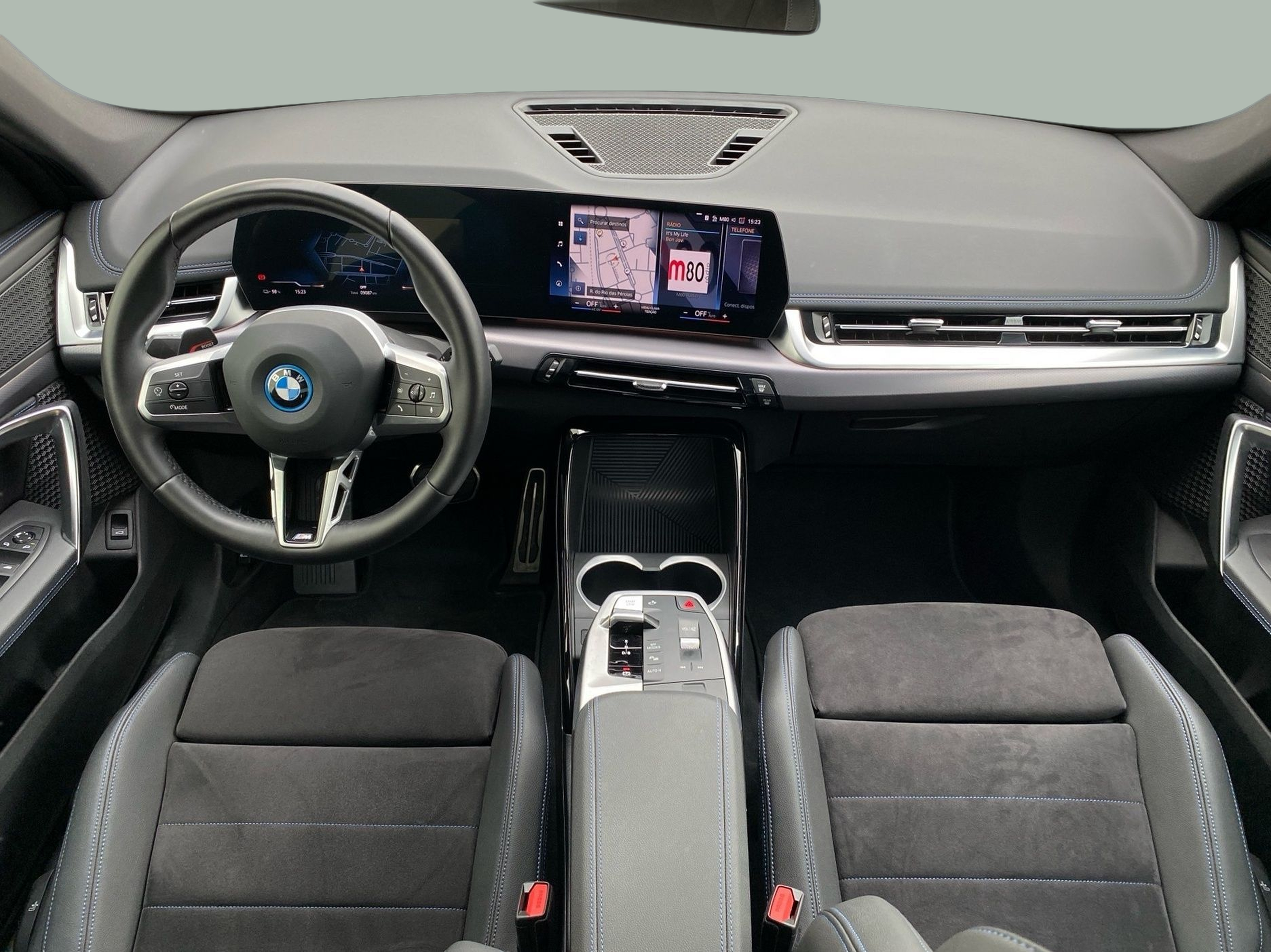 BMW iX1 xDrive30 color Blanco. Año 2023. 230KW(313CV). Elétrico. En concesionario Caetano Baviera Lisboa de Lisboa