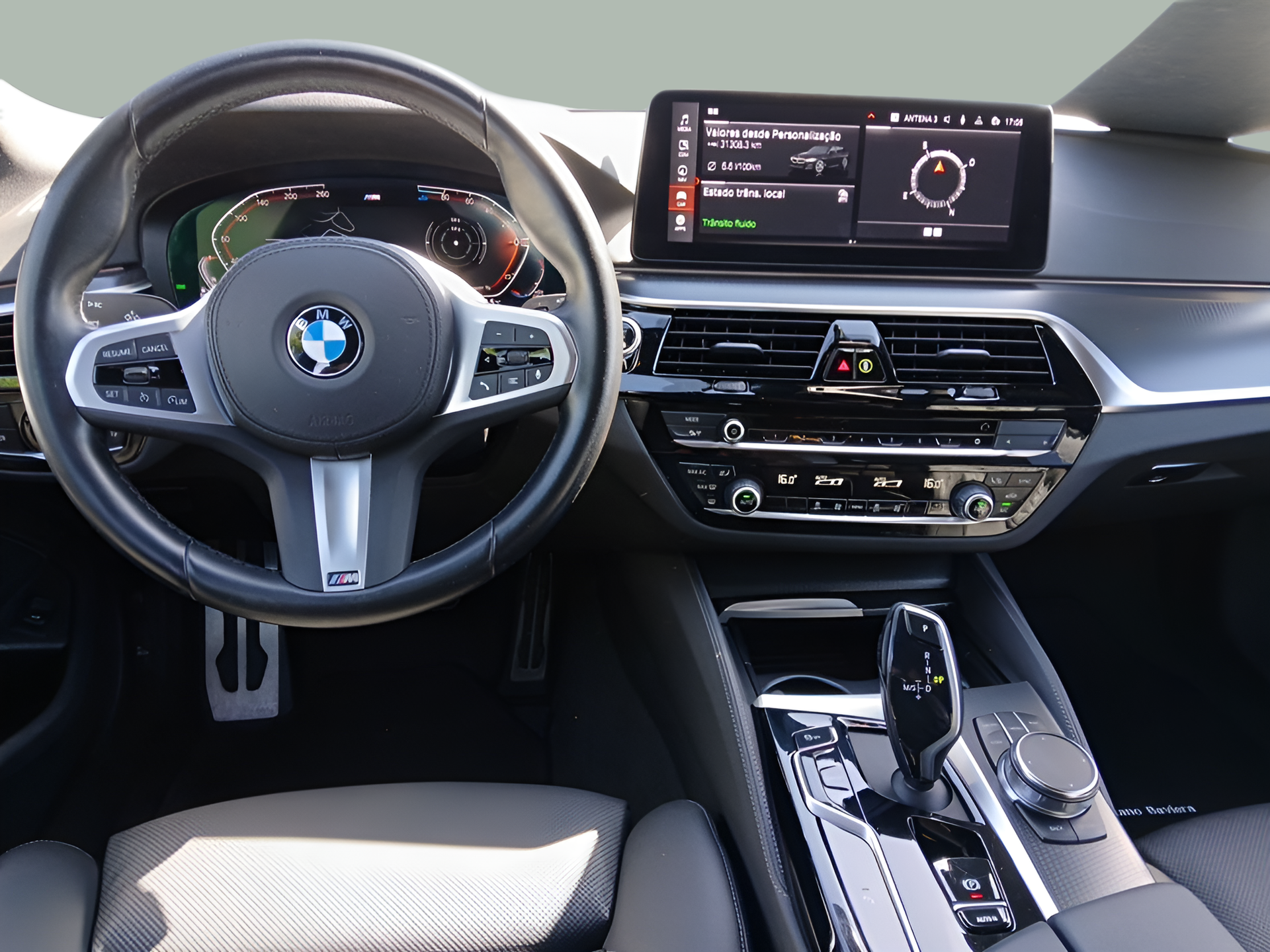 BMW Série 5 520d Touring color Negro. Año 2023. 140KW(190CV). Diesel. En concesionario Caetano Baviera Portimão de Portimão
