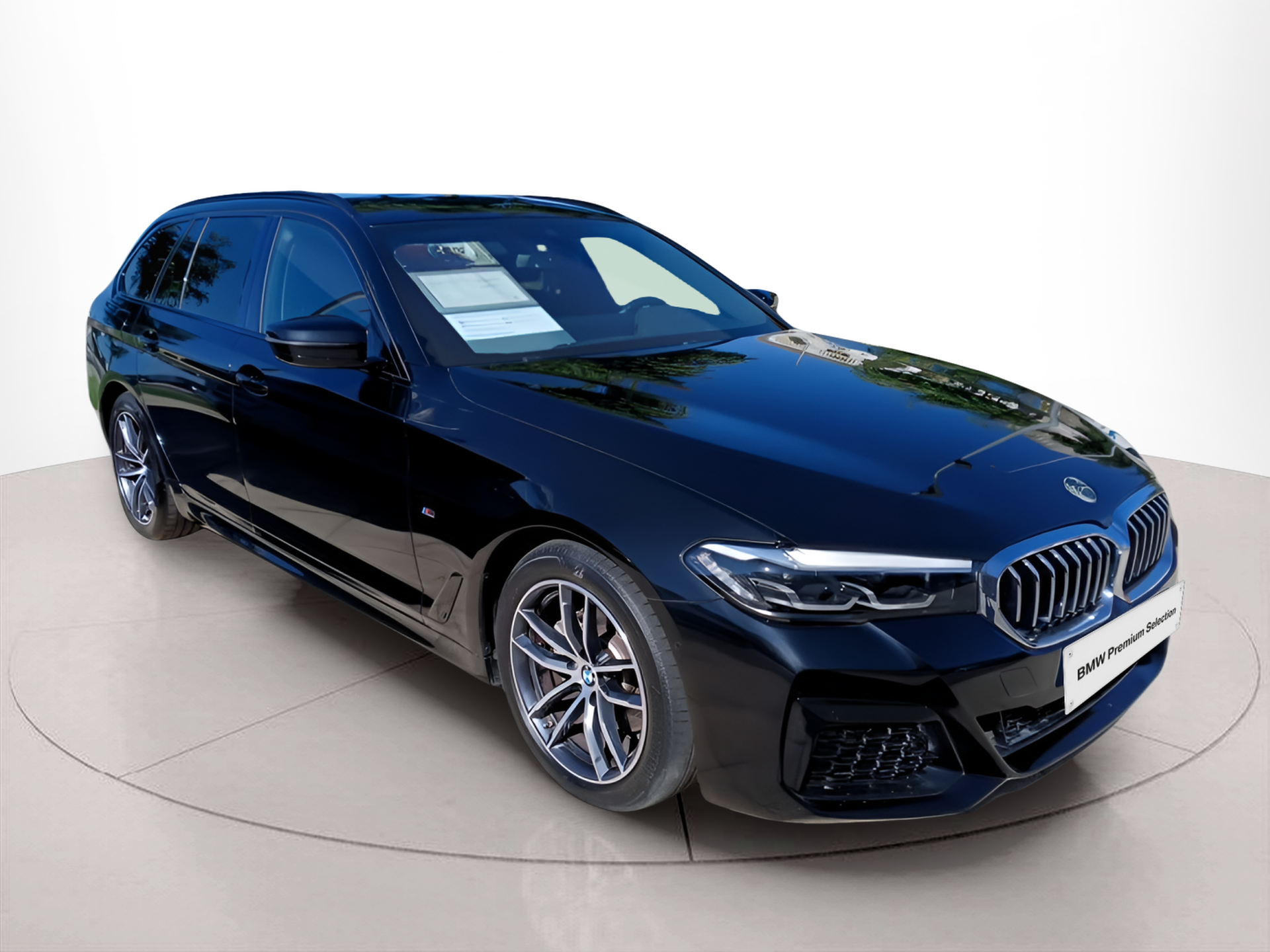 BMW Série 5 520d Touring color Negro. Año 2023. 140KW(190CV). Diesel. En concesionario Caetano Baviera Portimão de Portimão