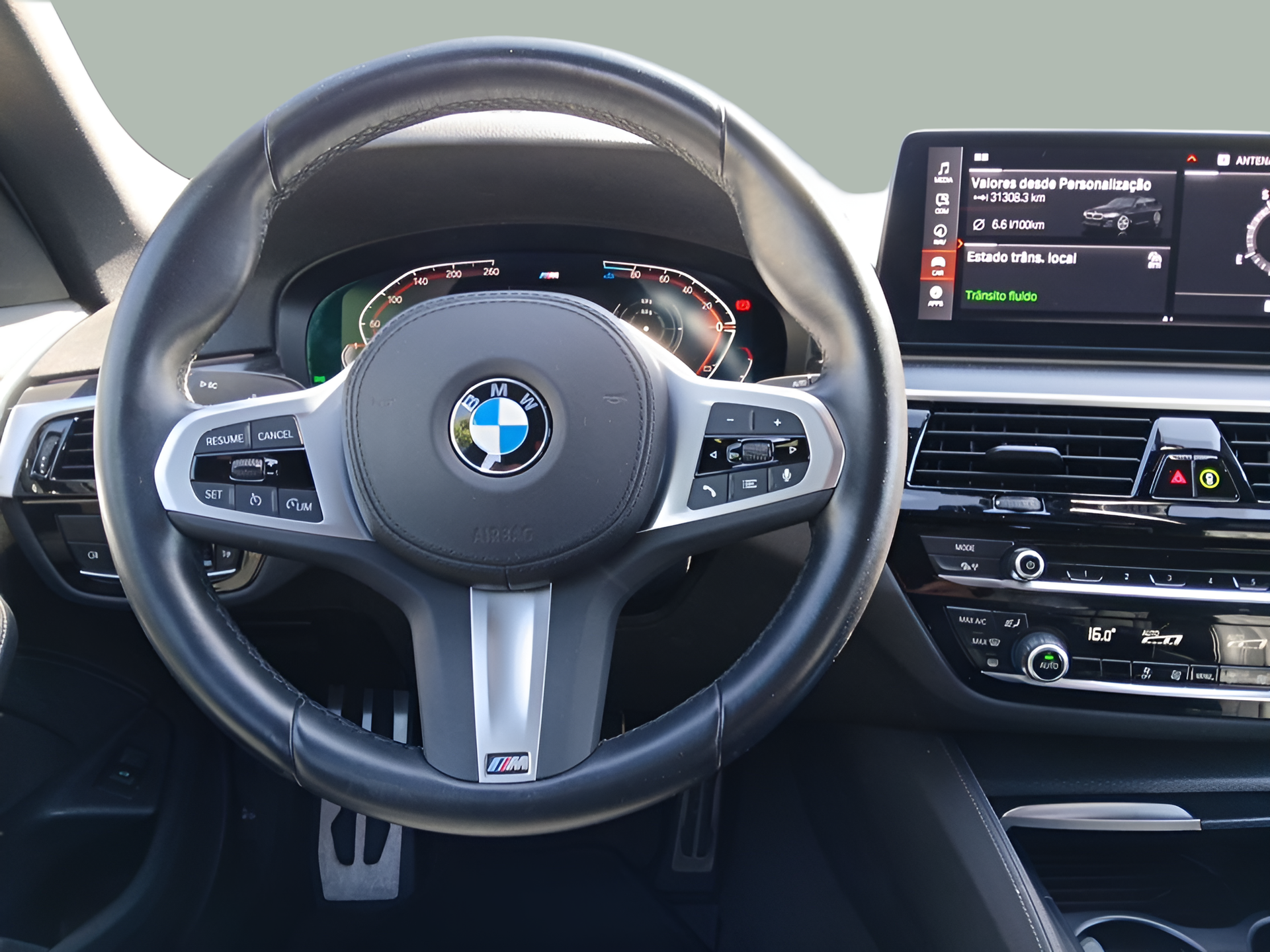 BMW Série 5 520d Touring color Negro. Año 2023. 140KW(190CV). Diesel. En concesionario Caetano Baviera Portimão de Portimão
