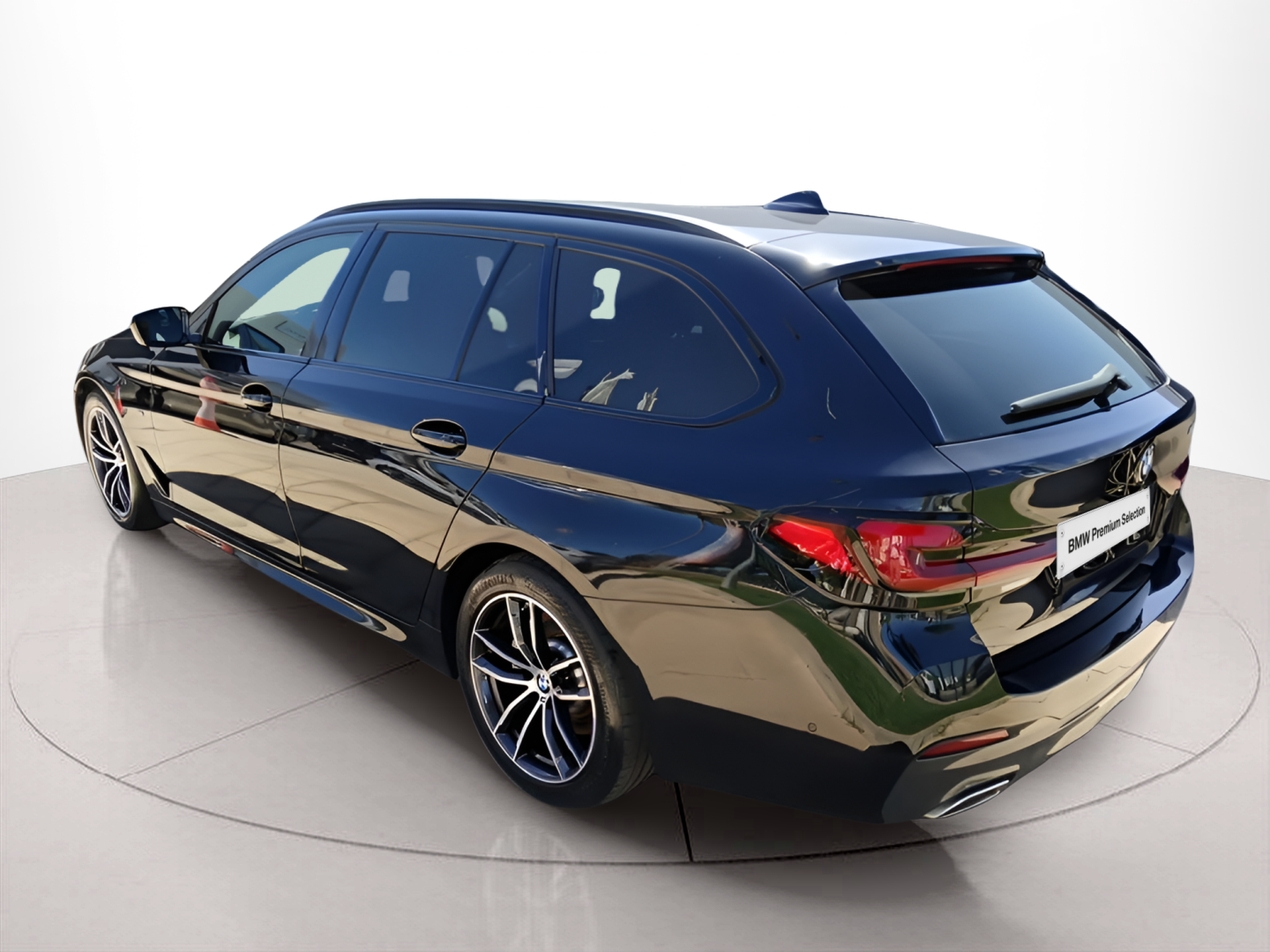 BMW Série 5 520d Touring color Negro. Año 2023. 140KW(190CV). Diesel. En concesionario Caetano Baviera Portimão de Portimão