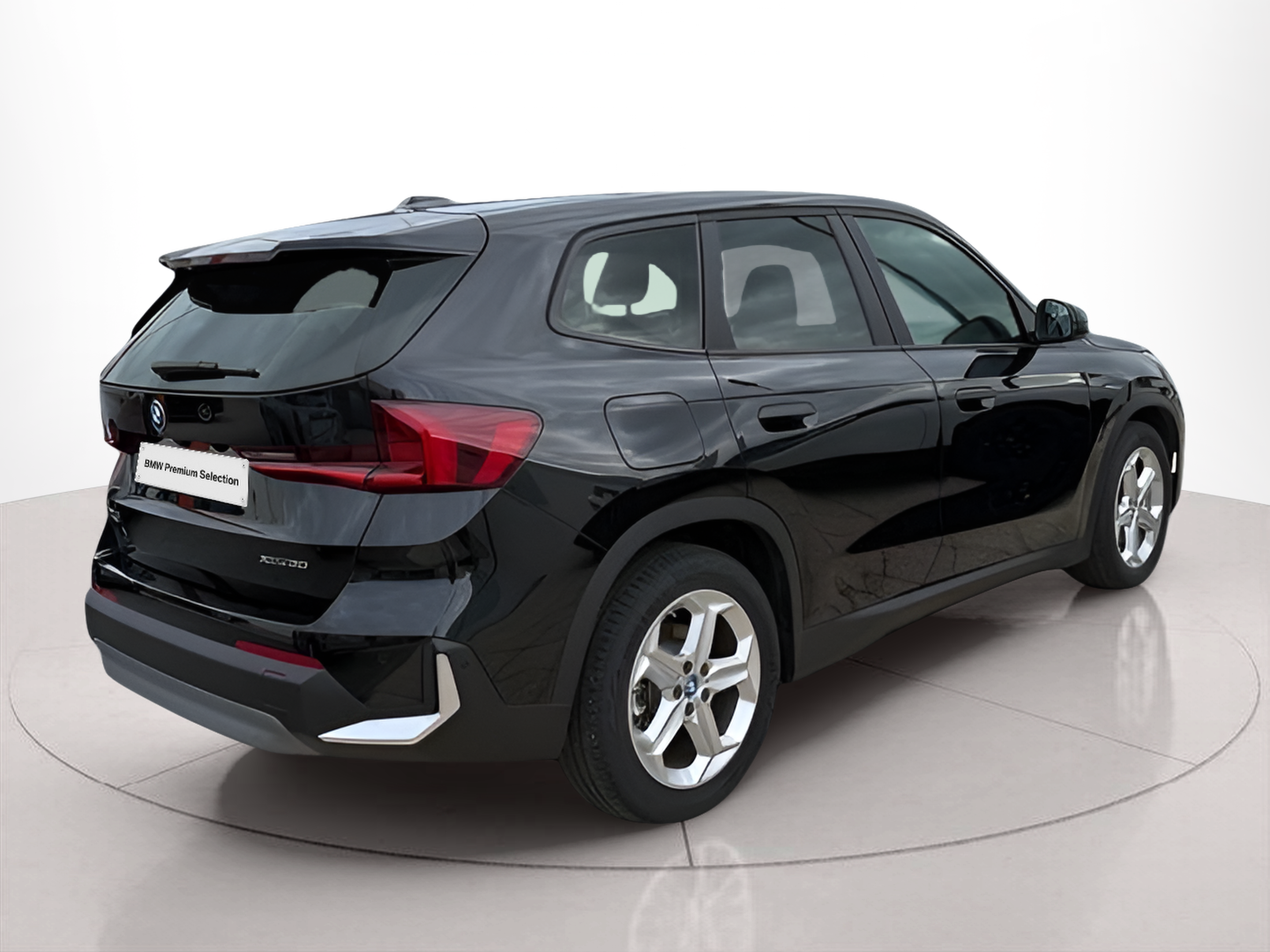 BMW iX1 xDrive30 color Negro. Año 2023. 230KW(313CV). Elétrico. En concesionario Caetano Baviera Portimão de Portimão
