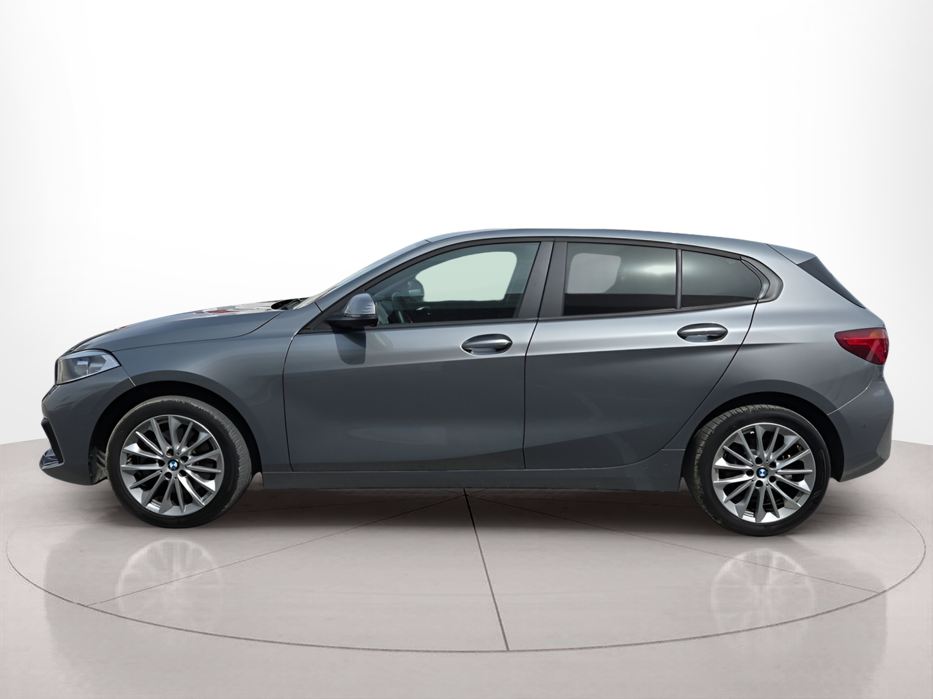 Fotos de BMW Série 1 116d color Gris. Año 2024. 85KW(116CV). Diesel. En concesionario Caetano Baviera Portimão de Portimão