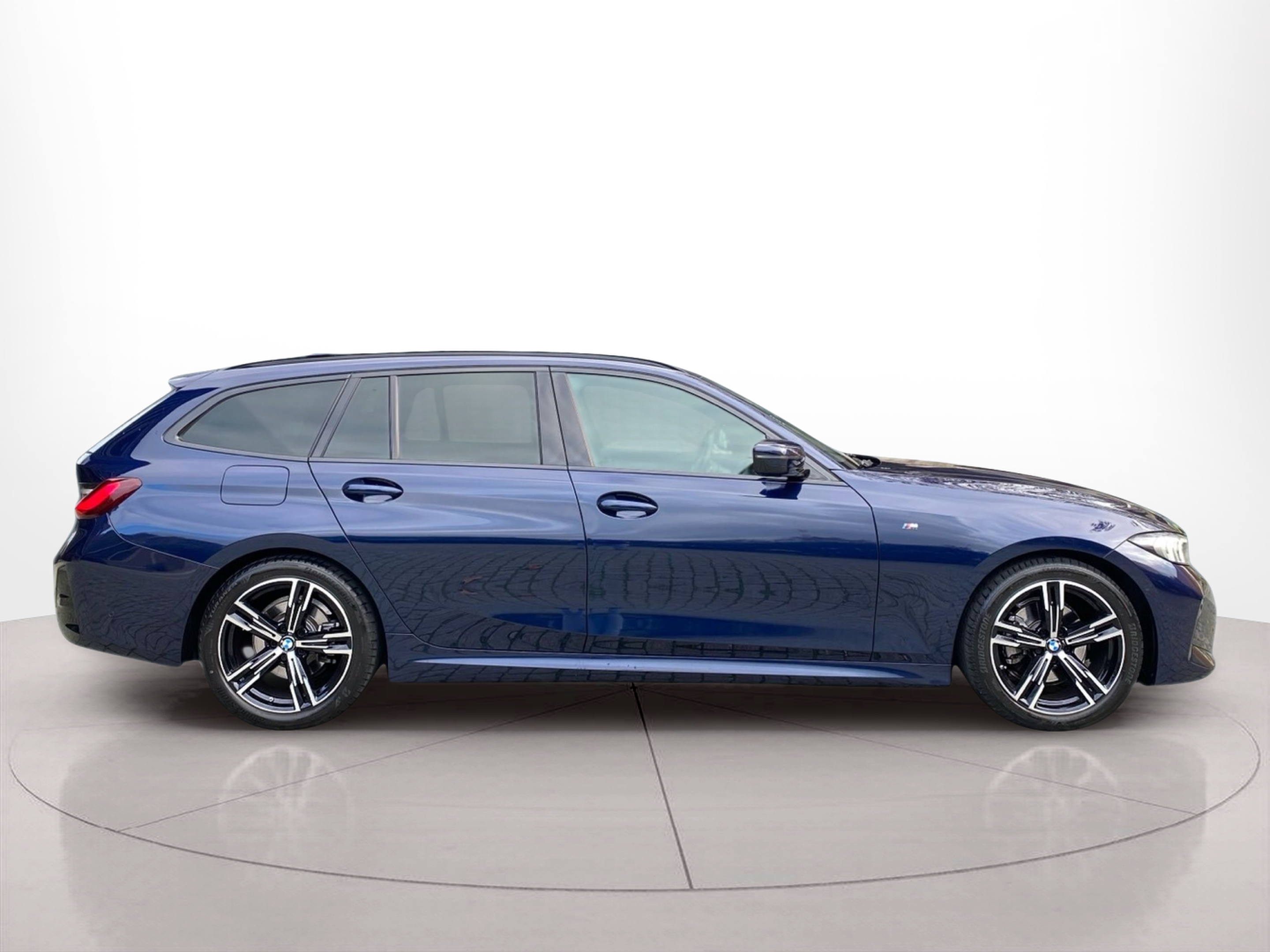 Fotos de BMW Série 3 320d Touring color Azul. Año 2023. 140KW(190CV). Diesel. En concesionario Caetano Baviera Lisboa de Lisboa