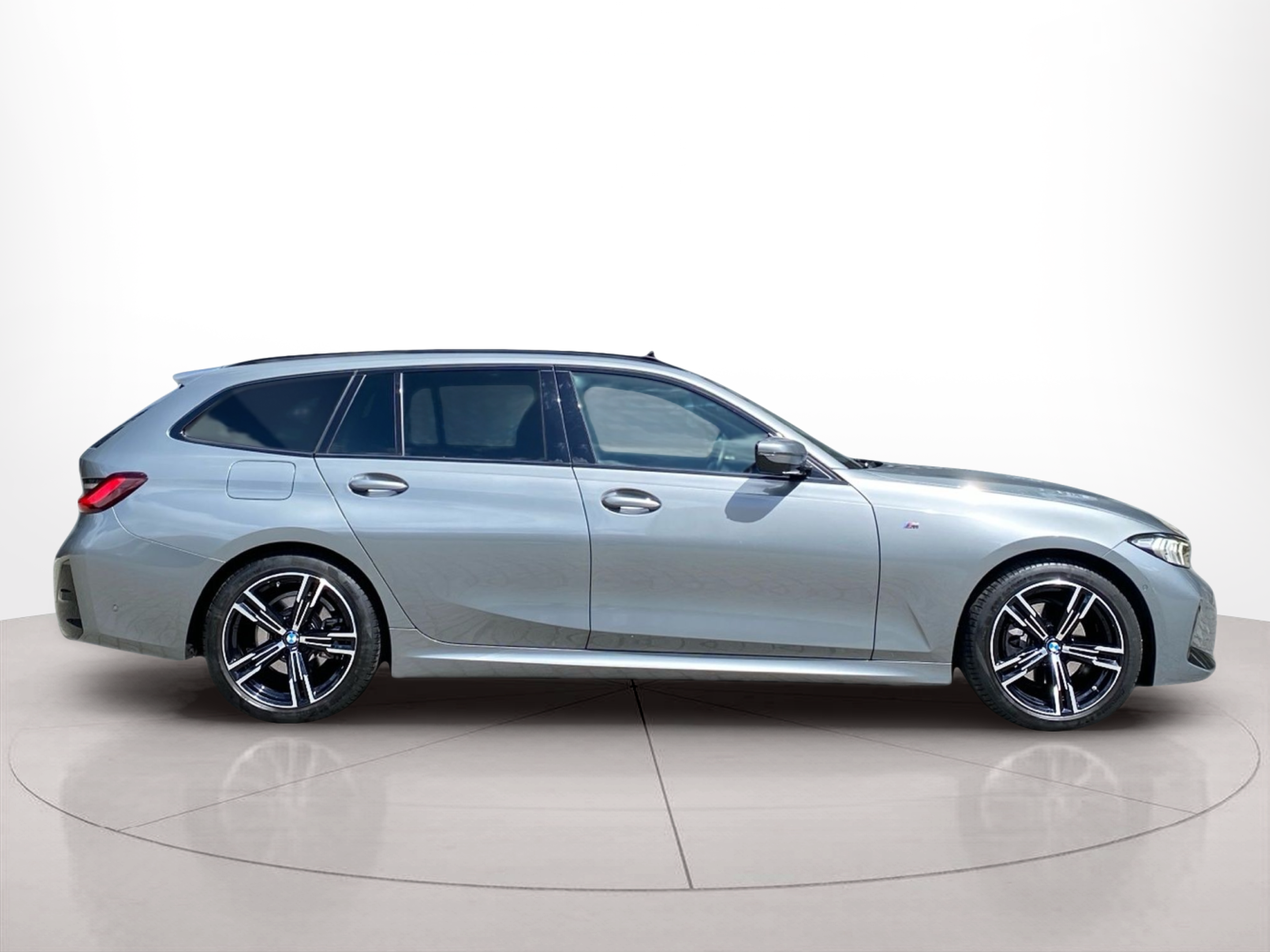 Fotos de BMW Série 3 320d Touring color Gris. Año 2023. 140KW(190CV). Diesel. En concesionario Caetano Baviera Lisboa de Lisboa