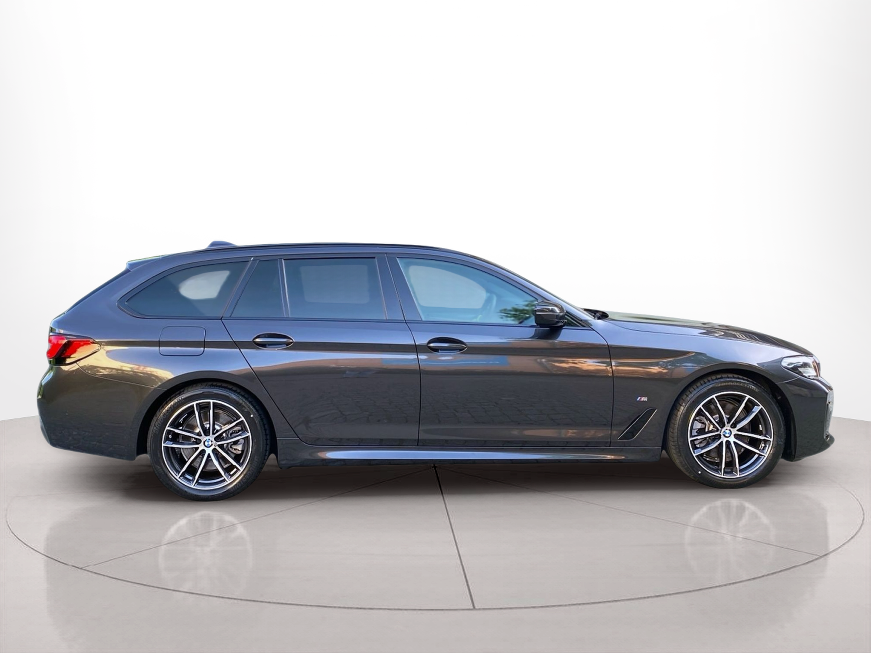 Fotos de BMW Série 5 520d Touring color Gris. Año 2024. 140KW(190CV). Diesel. En concesionario Caetano Baviera Lisboa de Lisboa