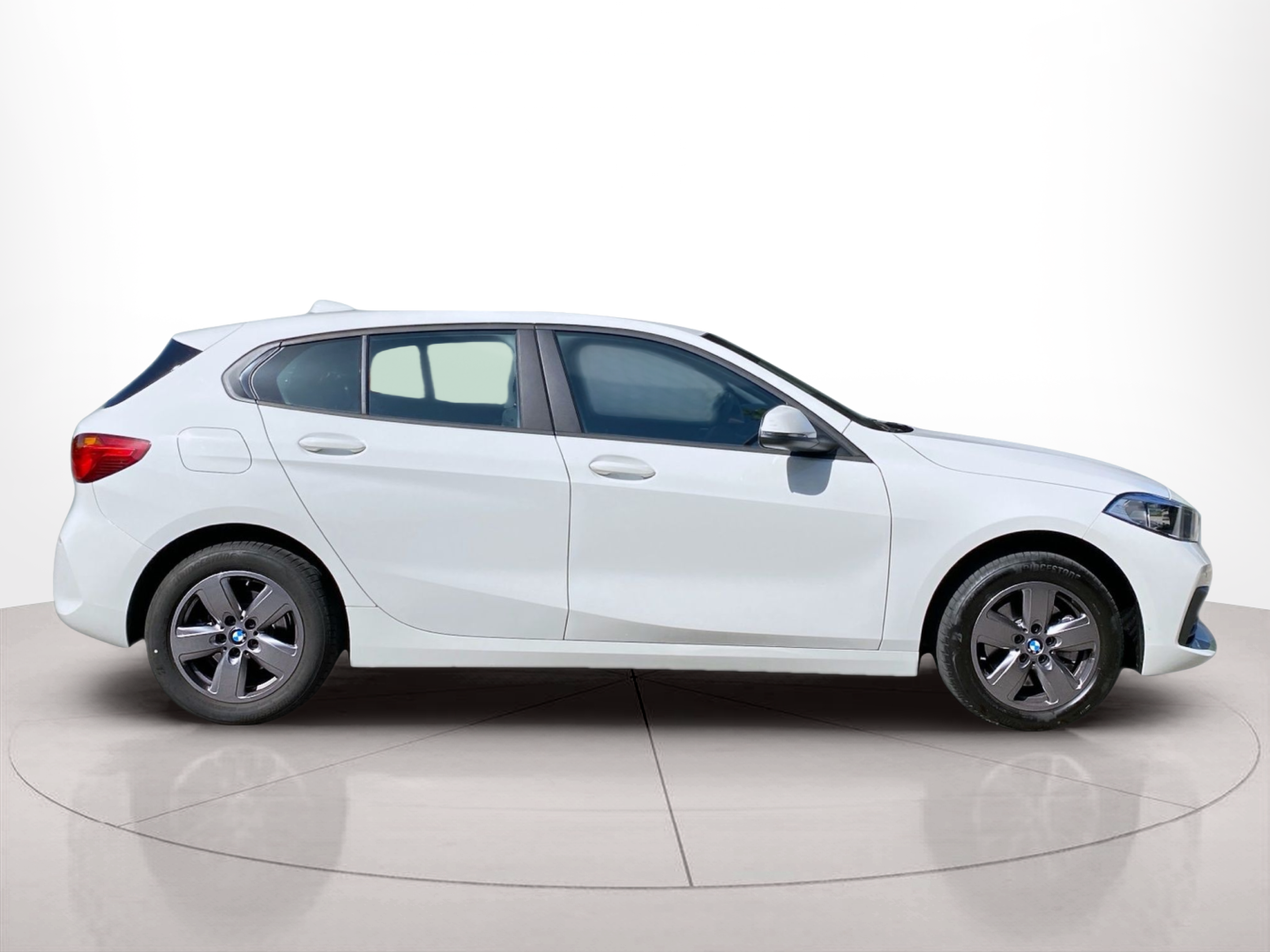 Fotos de BMW Série 1 116i color Blanco. Año 2023. 80KW(109CV). Gasolina. En concesionario Caetano Baviera Lisboa de Lisboa