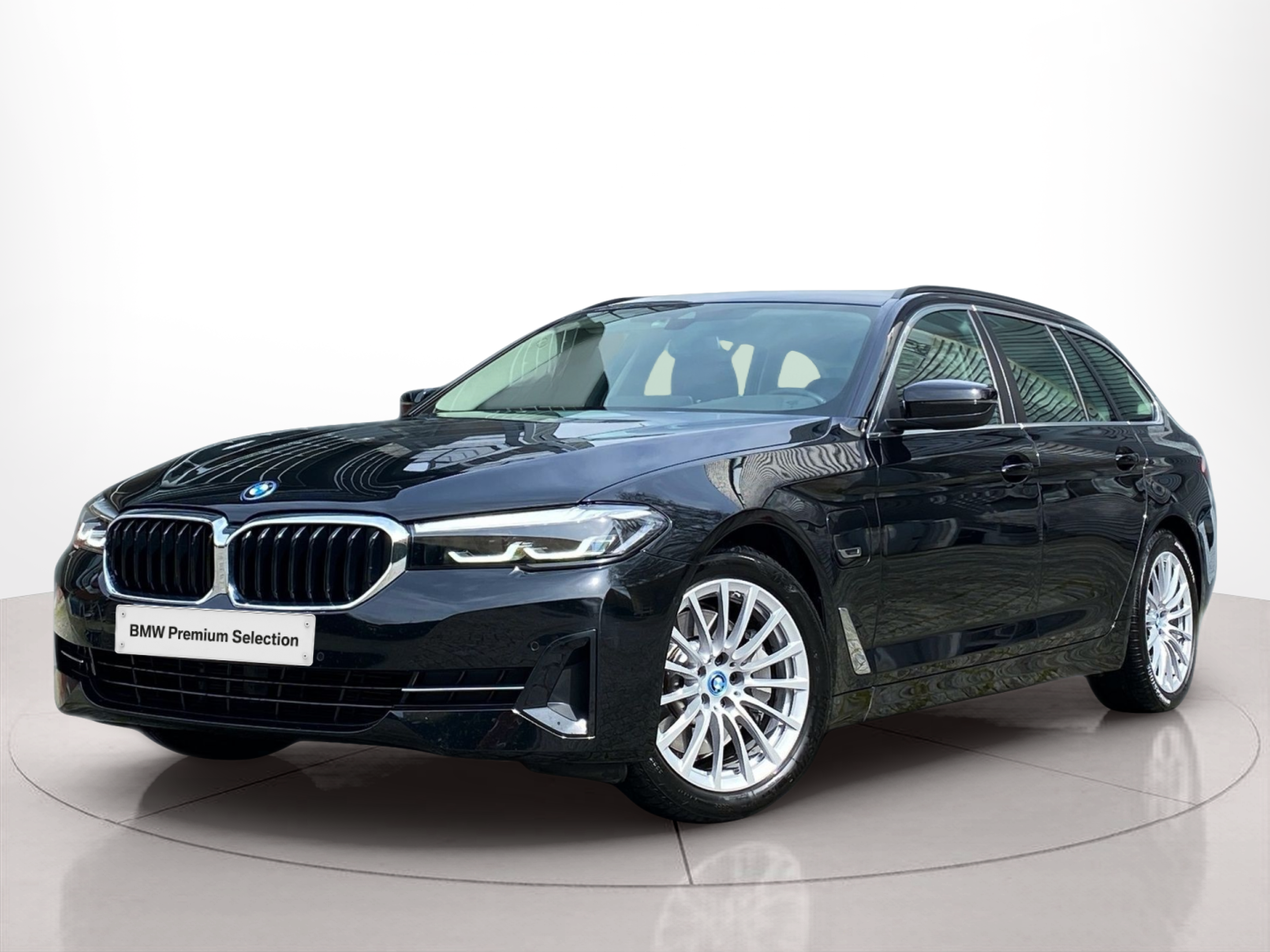 Fotos de BMW Série 5 530e Touring color Negro. Año 2024. 215KW(292CV). Elétrico / Gasolina Híbrido. En concesionario Caetano Baviera Lisboa de Lisboa