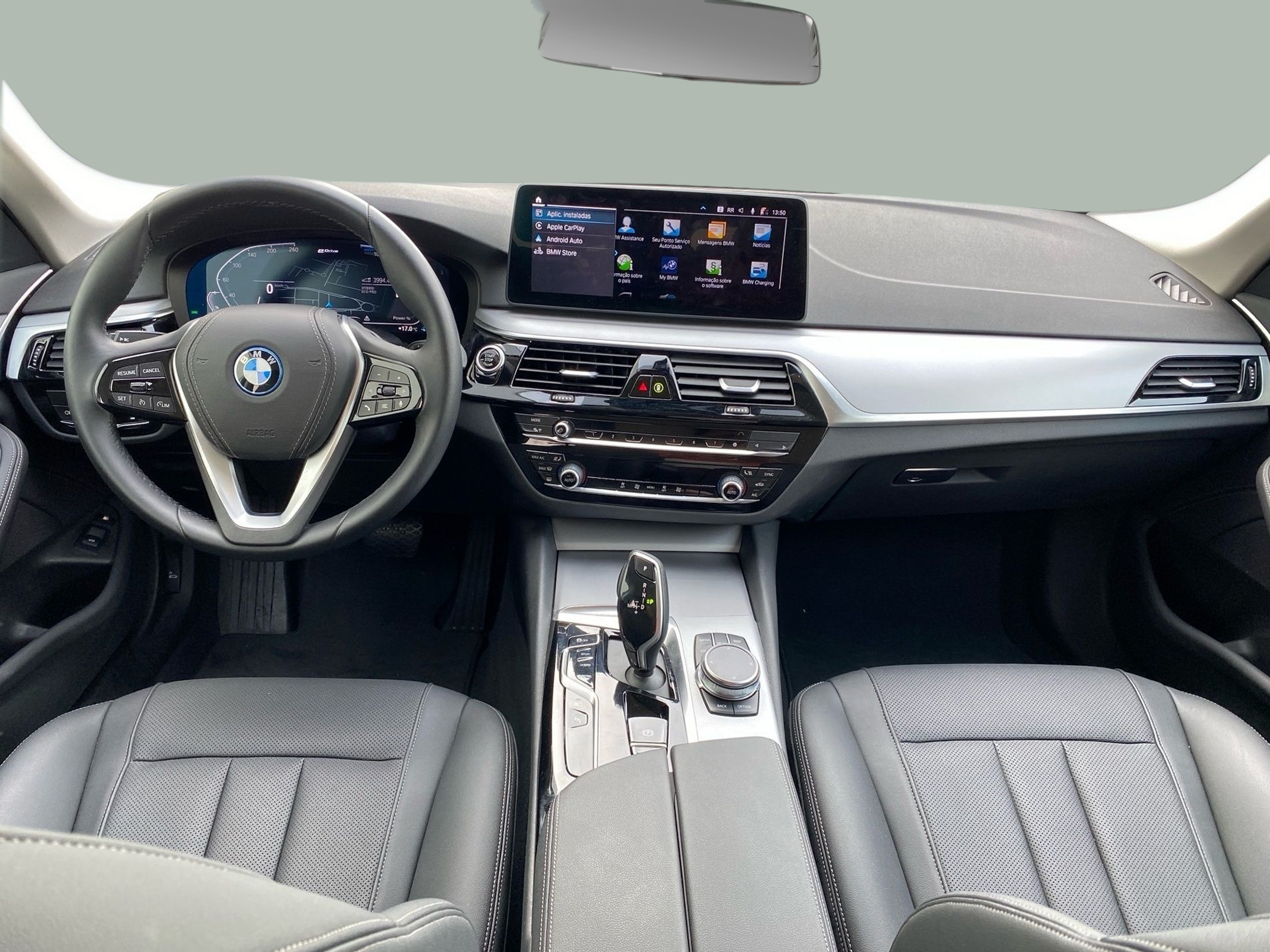 BMW Série 5 530e Touring color Negro. Año 2024. 215KW(292CV). Elétrico / Gasolina Híbrido. En concesionario Caetano Baviera Lisboa de Lisboa