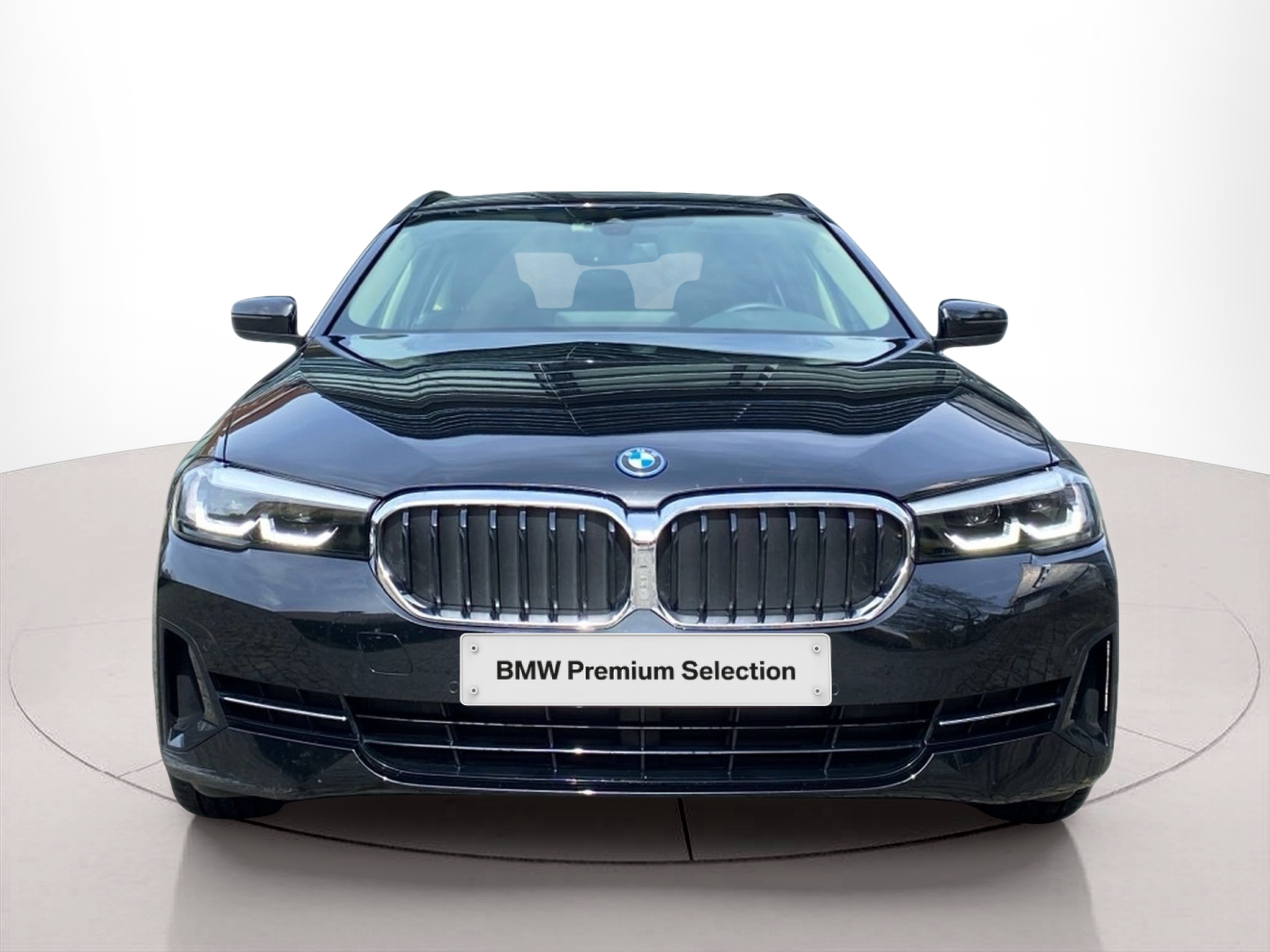 Fotos de BMW Série 5 530e Touring color Negro. Año 2024. 215KW(292CV). Elétrico / Gasolina Híbrido. En concesionario Caetano Baviera Lisboa de Lisboa