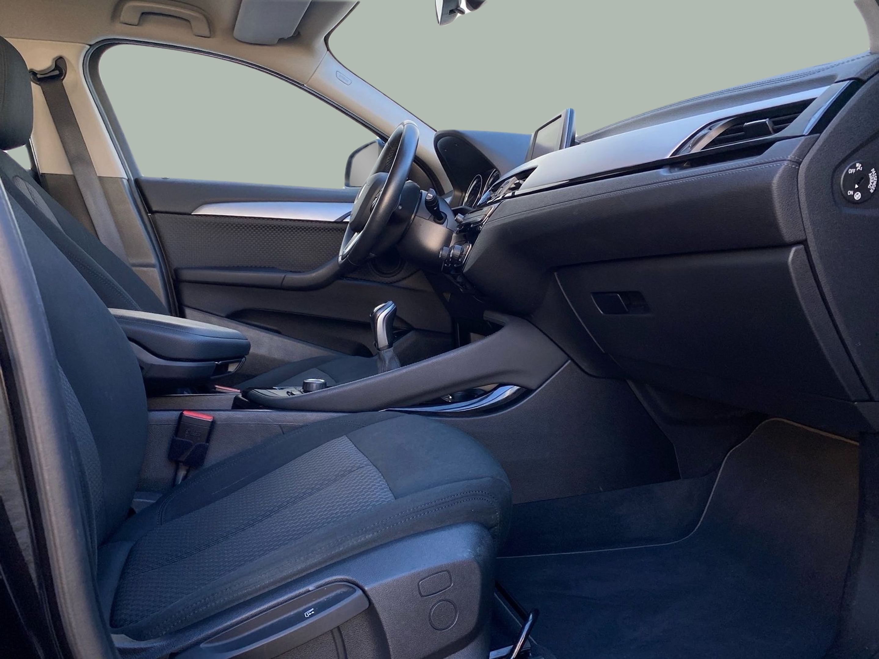 BMW X2 sDrive16d color Negro. Año 2019. 85KW(116CV). Diesel. En concesionario Caetano Baviera Lisboa de Lisboa