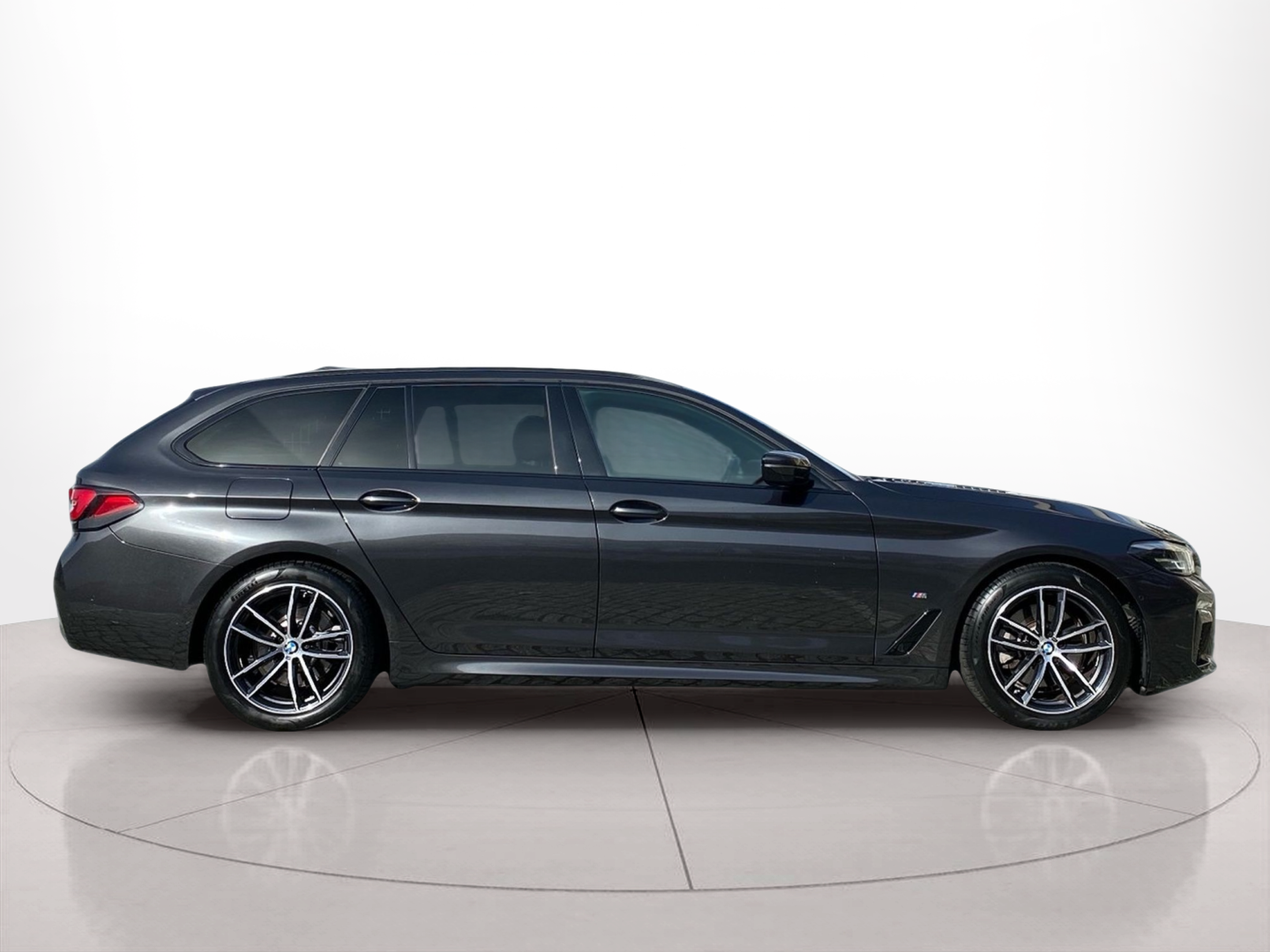 Fotos de BMW Série 5 520d Touring color Gris. Año 2023. 140KW(190CV). Diesel. En concesionario Caetano Baviera Lisboa de Lisboa