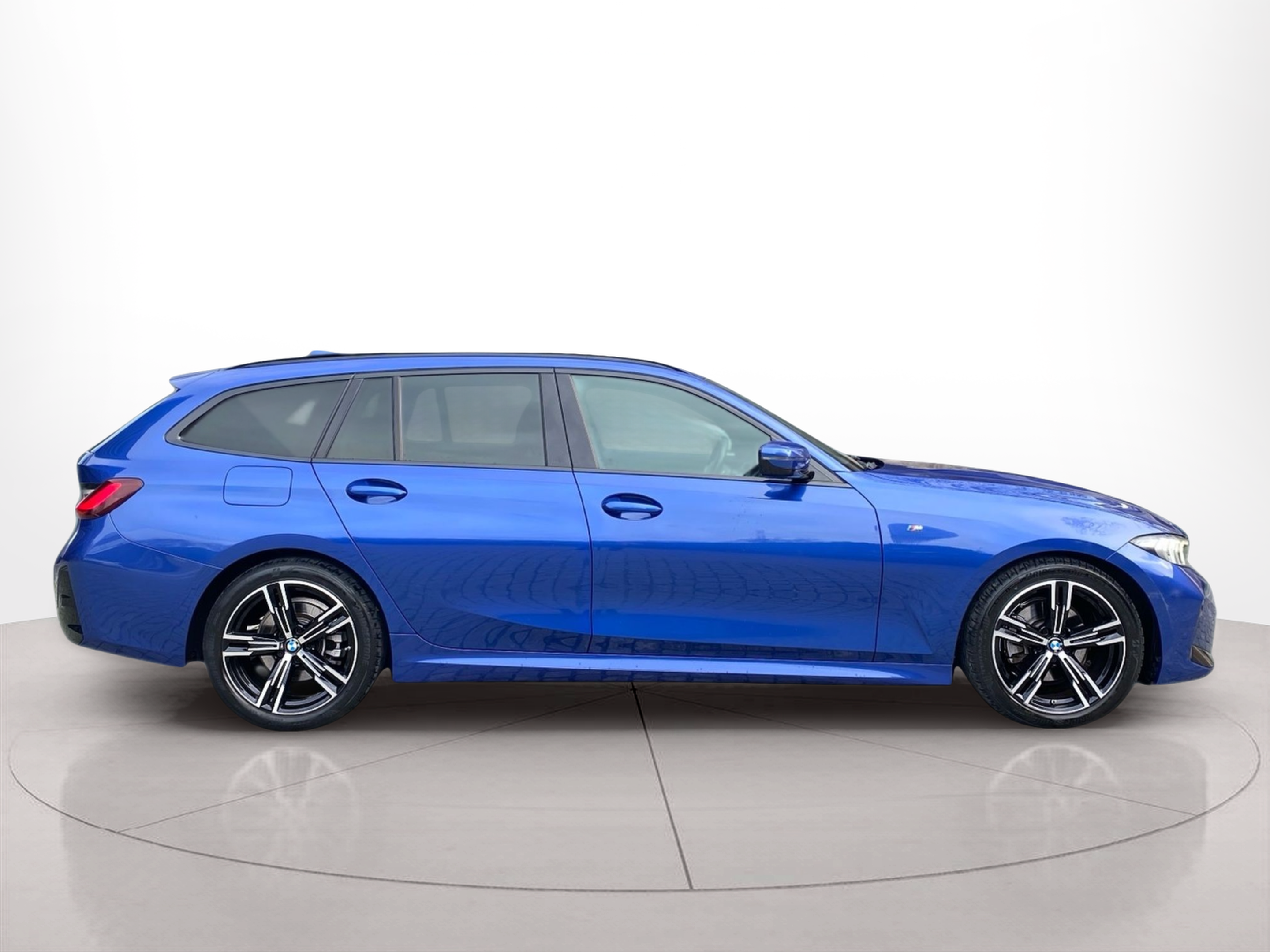 Fotos de BMW Série 3 320d Touring color Azul. Año 2023. 140KW(190CV). Diesel. En concesionario Caetano Baviera Lisboa de Lisboa