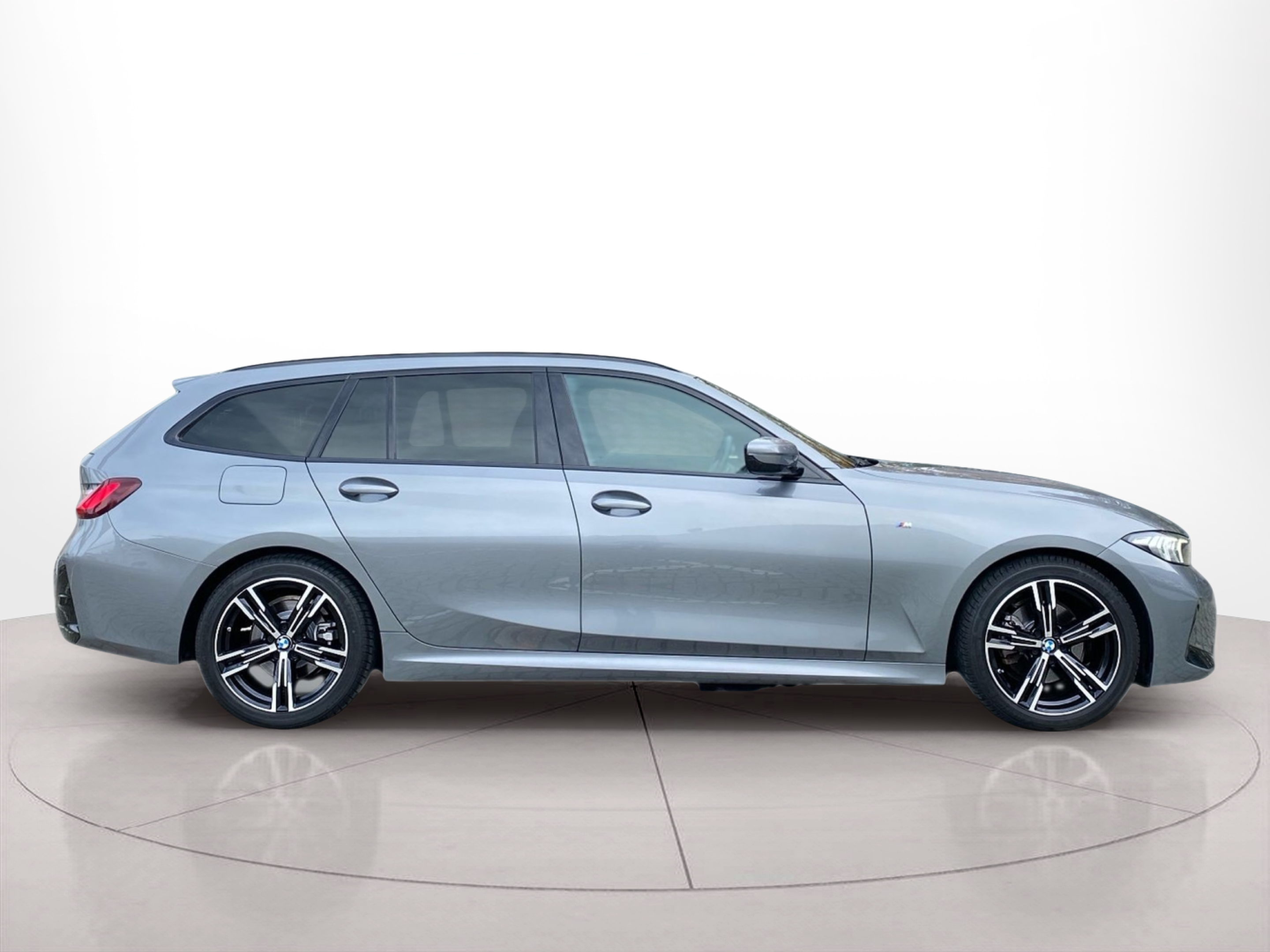 Fotos de BMW Série 3 320d Touring color Gris. Año 2023. 140KW(190CV). Diesel. En concesionario Caetano Baviera Lisboa de Lisboa