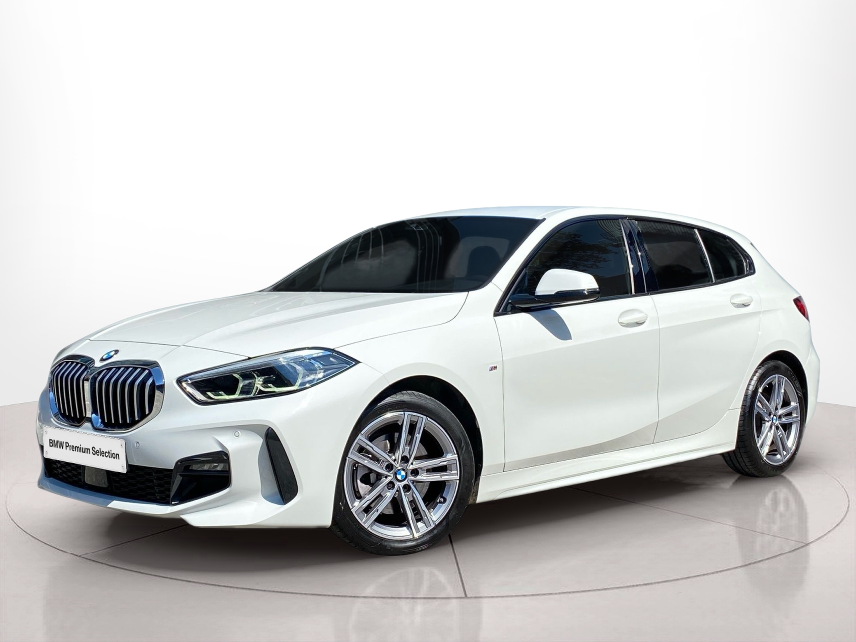 Fotos de BMW Série 1 116d color Blanco. Año 2020. 85KW(116CV). Diesel. En concesionario Caetano Baviera Cascais de Cascais