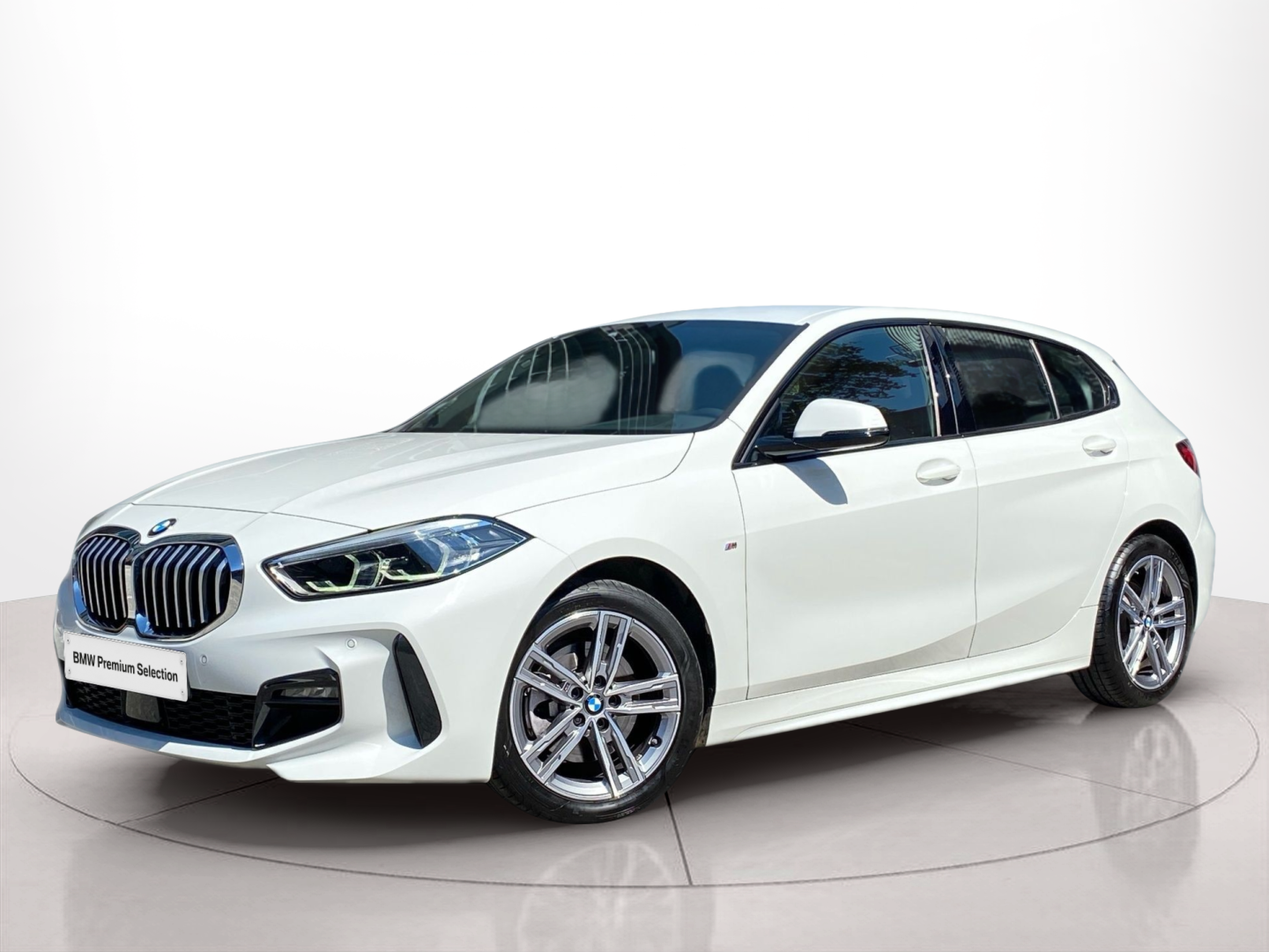 Fotos de BMW Série 1 116d color Blanco. Año 2020. 85KW(116CV). Diesel. En concesionario Caetano Baviera Cascais de Cascais