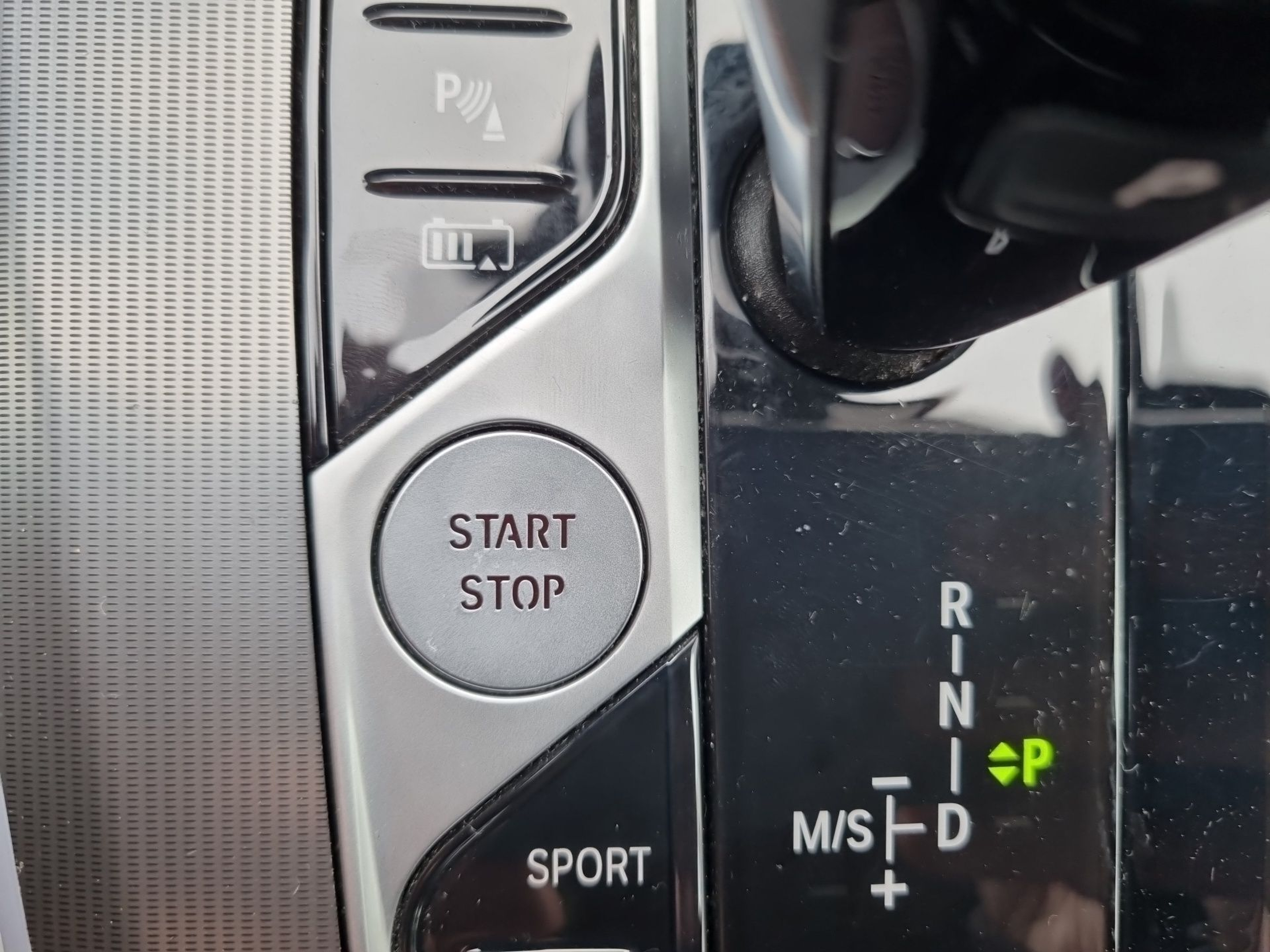 BMW X5 xDrive45e color Gris. Año 2022. 290KW(394CV). Elétrico / Gasolina Híbrido. En concesionario Caetano Baviera Santa Maria da Feira de Santa Maria da Feira