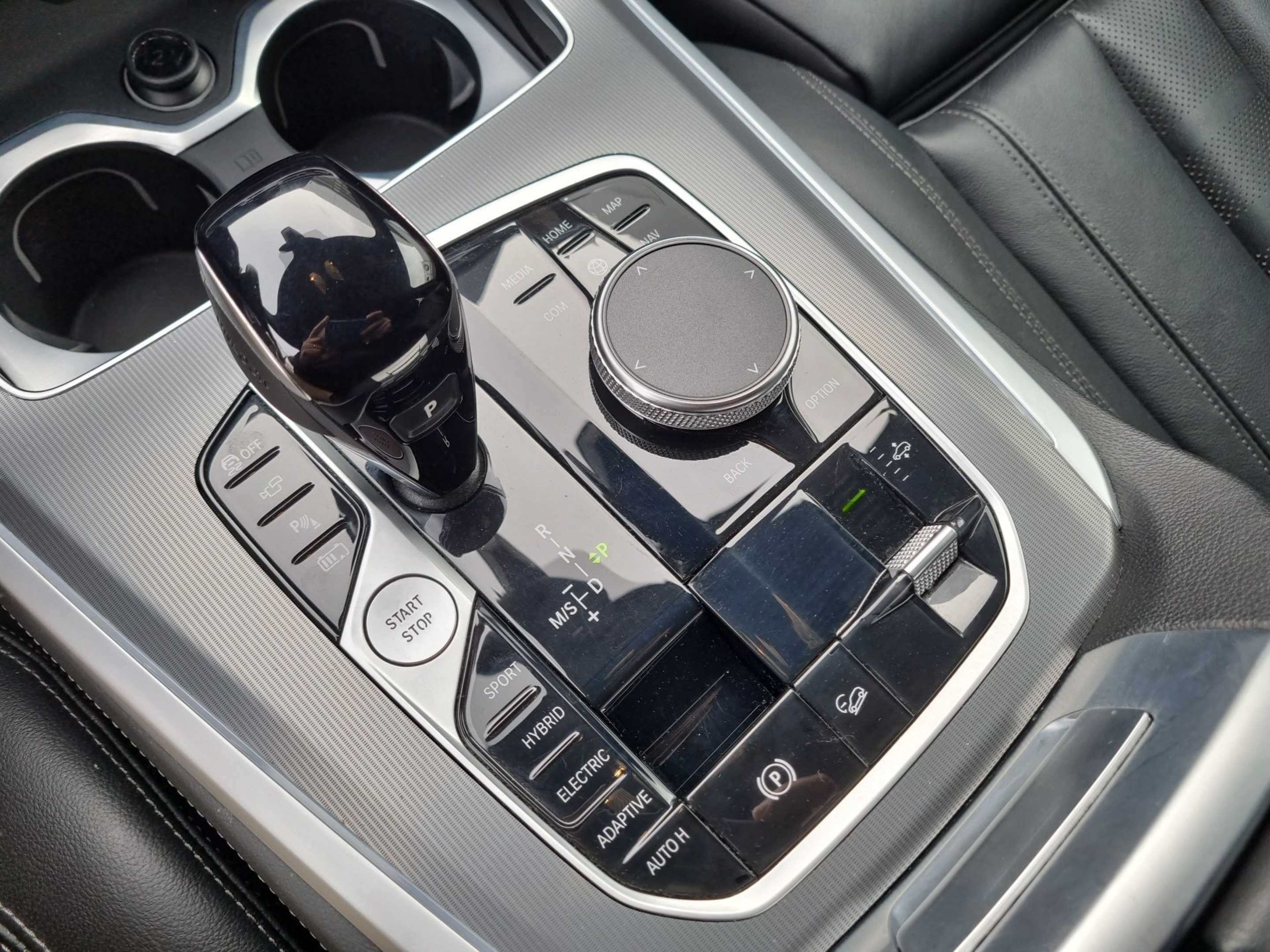 BMW X5 xDrive45e color Gris. Año 2022. 290KW(394CV). Elétrico / Gasolina Híbrido. En concesionario Caetano Baviera Santa Maria da Feira de Santa Maria da Feira