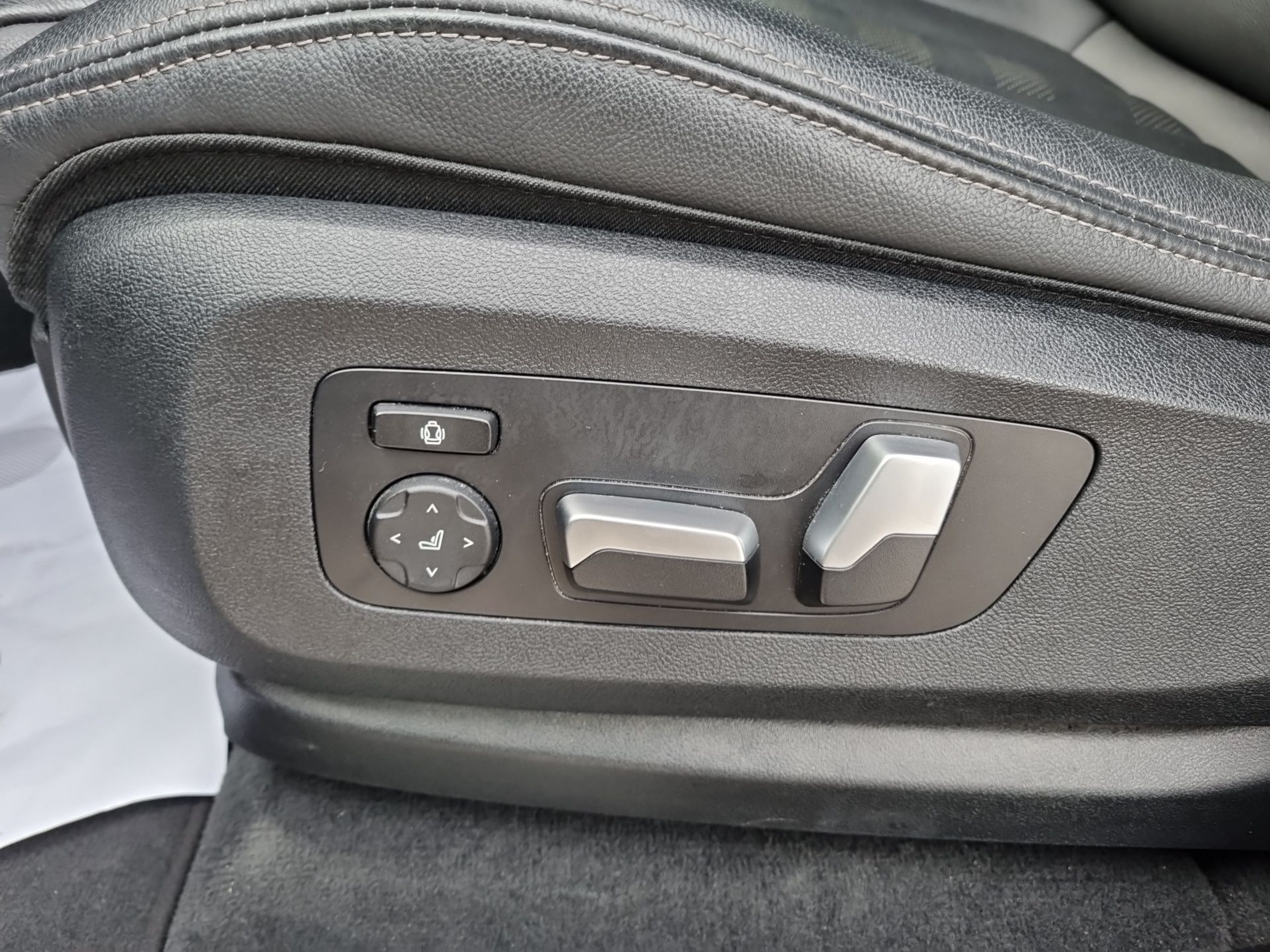 BMW X5 xDrive45e color Gris. Año 2022. 290KW(394CV). Elétrico / Gasolina Híbrido. En concesionario Caetano Baviera Santa Maria da Feira de Santa Maria da Feira