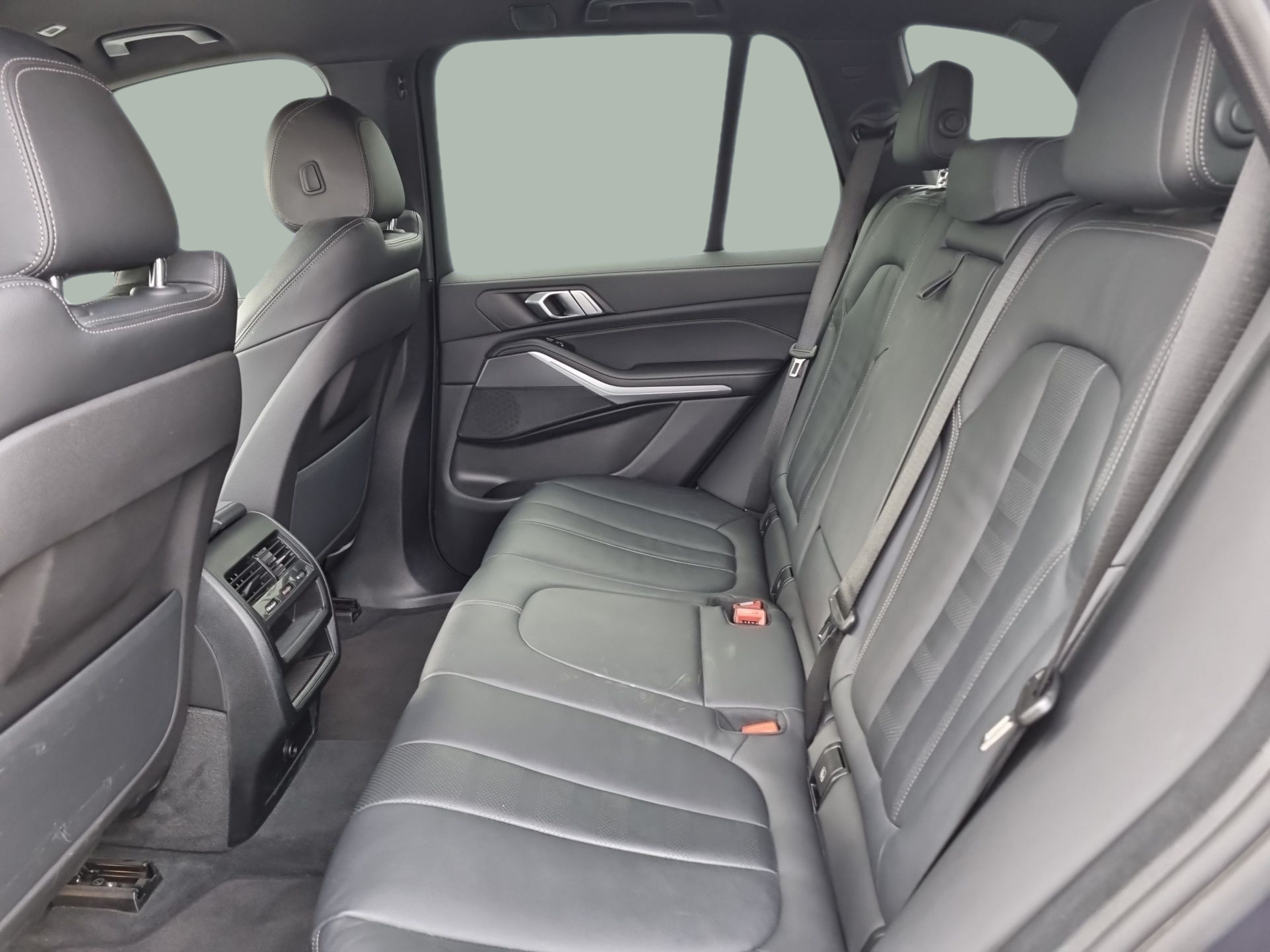 BMW X5 xDrive45e color Gris. Año 2022. 290KW(394CV). Elétrico / Gasolina Híbrido. En concesionario Caetano Baviera Santa Maria da Feira de Santa Maria da Feira
