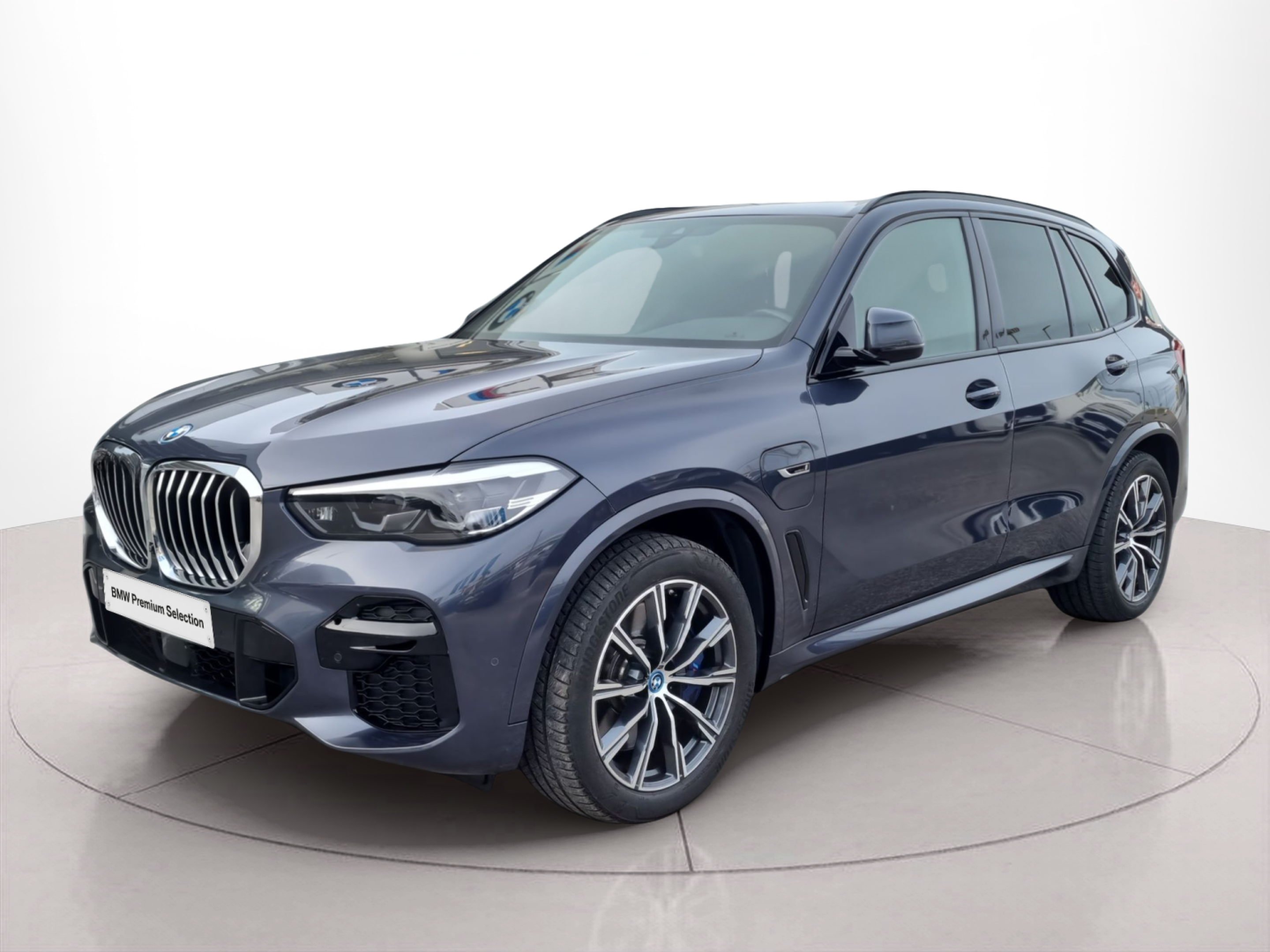 Fotos de BMW X5 xDrive45e color Gris. Año 2022. 290KW(394CV). Elétrico / Gasolina Híbrido. En concesionario Caetano Baviera Santa Maria da Feira de Santa Maria da Feira