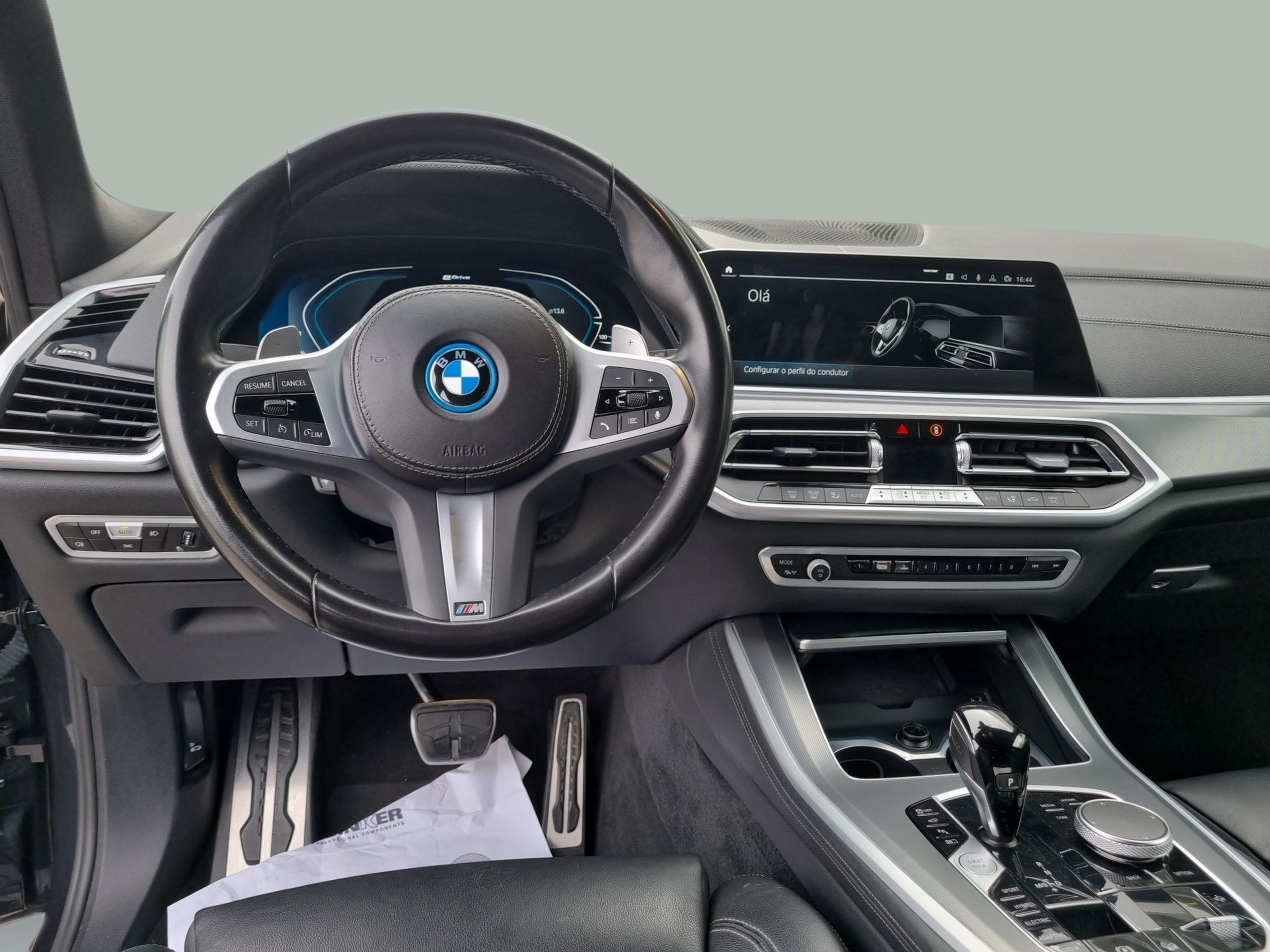 BMW X5 xDrive45e color Gris. Año 2022. 290KW(394CV). Elétrico / Gasolina Híbrido. En concesionario Caetano Baviera Santa Maria da Feira de Santa Maria da Feira
