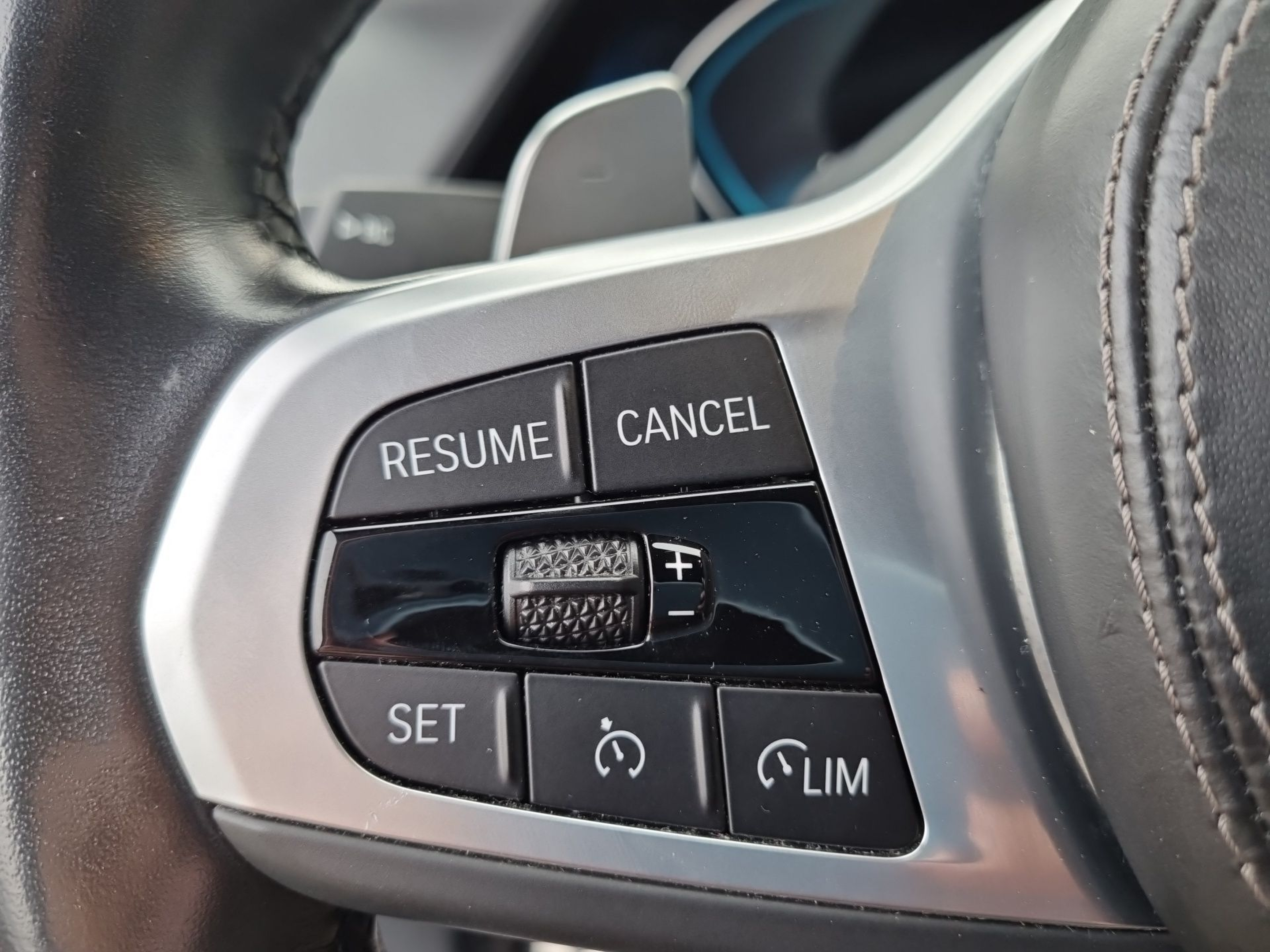 BMW X5 xDrive45e color Gris. Año 2022. 290KW(394CV). Elétrico / Gasolina Híbrido. En concesionario Caetano Baviera Santa Maria da Feira de Santa Maria da Feira