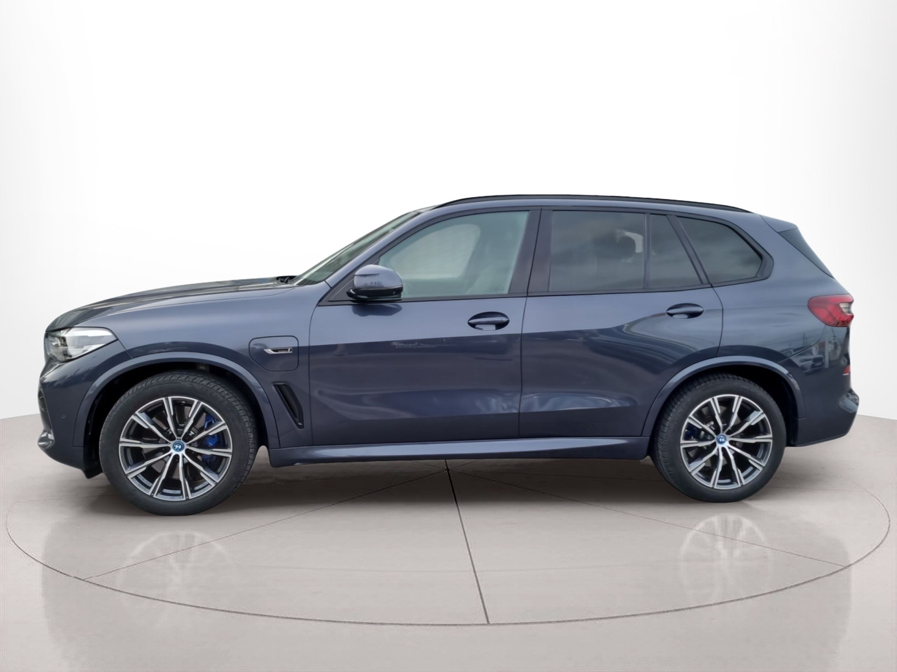 Fotos de BMW X5 xDrive45e color Gris. Año 2022. 290KW(394CV). Elétrico / Gasolina Híbrido. En concesionario Caetano Baviera Santa Maria da Feira de Santa Maria da Feira
