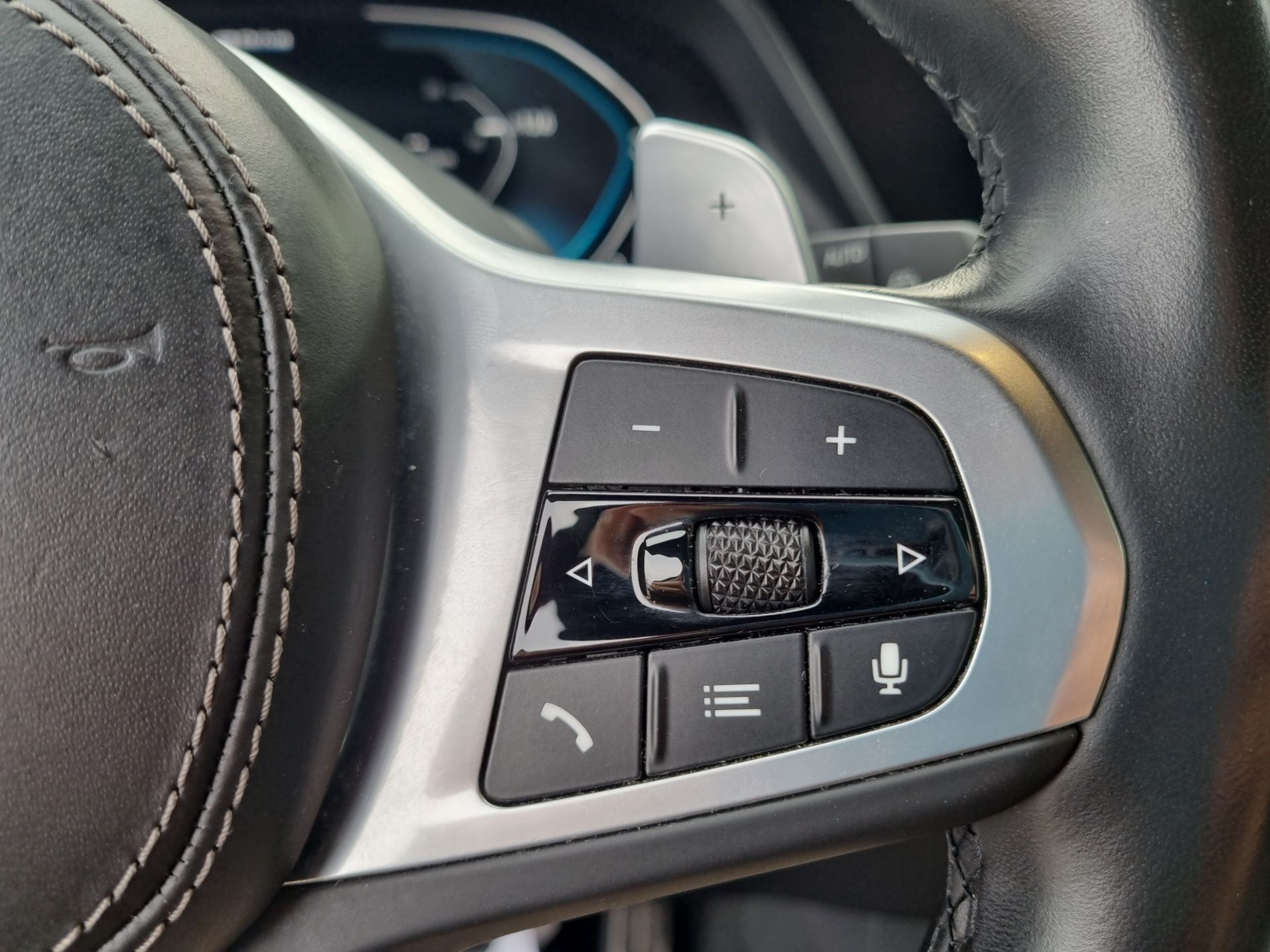 BMW X5 xDrive45e color Gris. Año 2022. 290KW(394CV). Elétrico / Gasolina Híbrido. En concesionario Caetano Baviera Santa Maria da Feira de Santa Maria da Feira