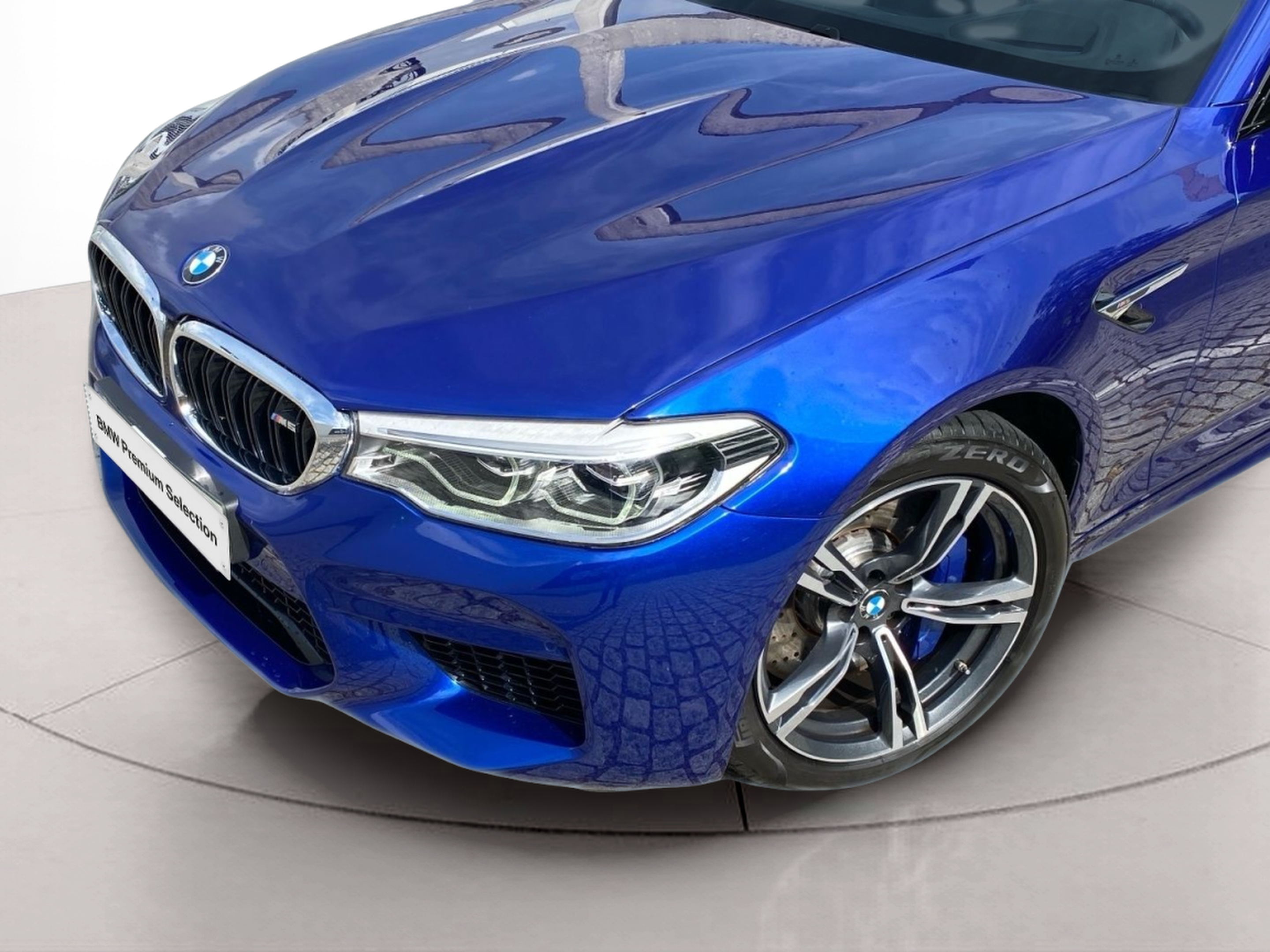 BMW M M5 Berlina color Azul. Año 2018. 441KW(600CV). Gasolina. En concesionario Caetano Baviera Lisboa de Lisboa