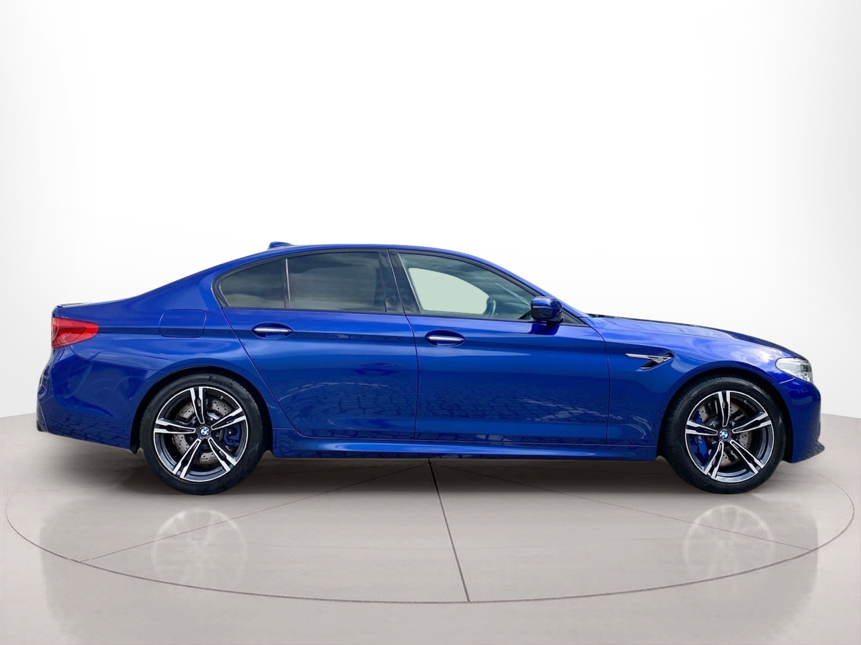 Fotos de BMW M M5 Berlina color Azul. Año 2018. 441KW(600CV). Gasolina. En concesionario Caetano Baviera Lisboa de Lisboa