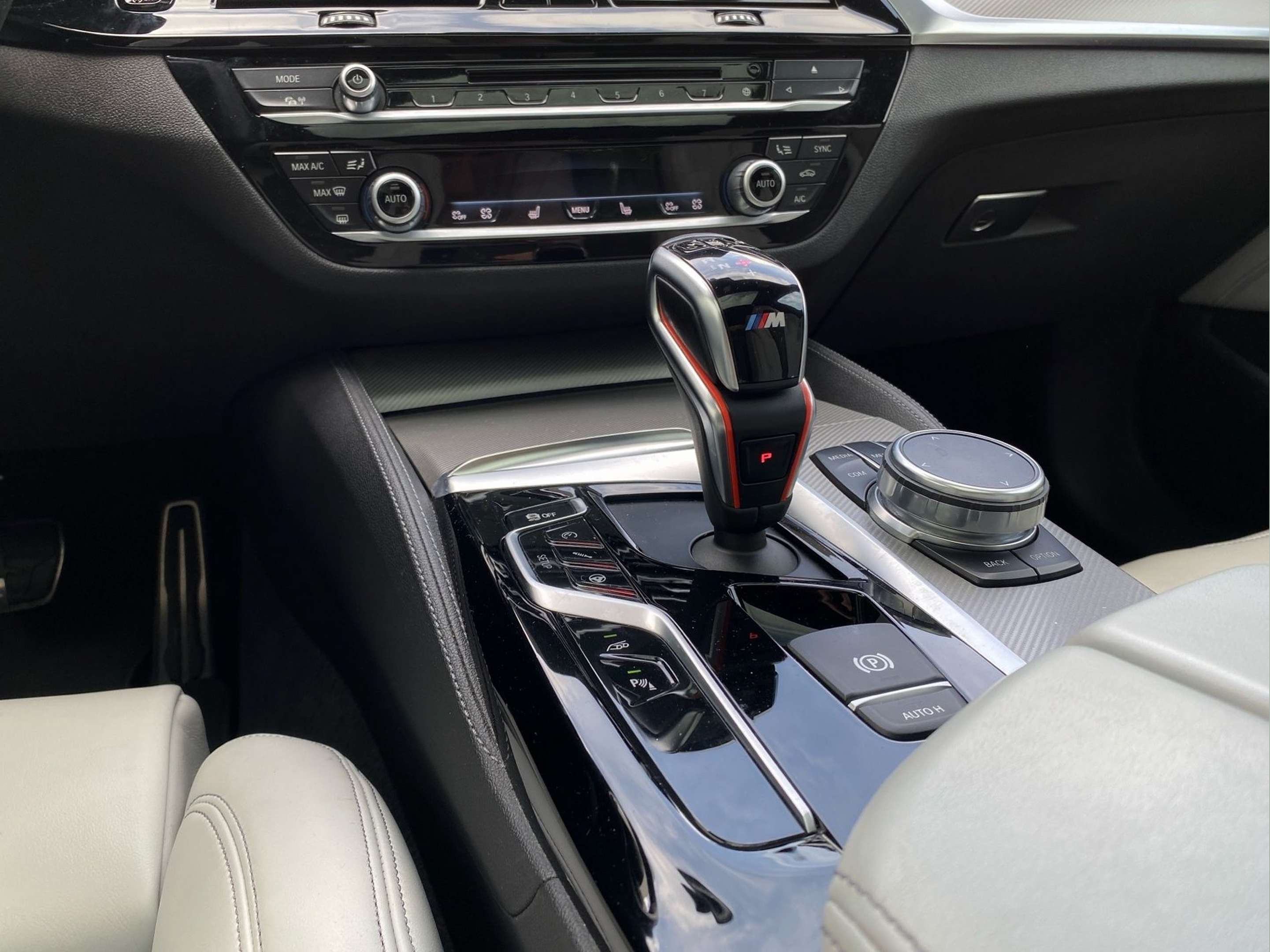 BMW M M5 Berlina color Azul. Año 2018. 441KW(600CV). Gasolina. En concesionario Caetano Baviera Lisboa de Lisboa