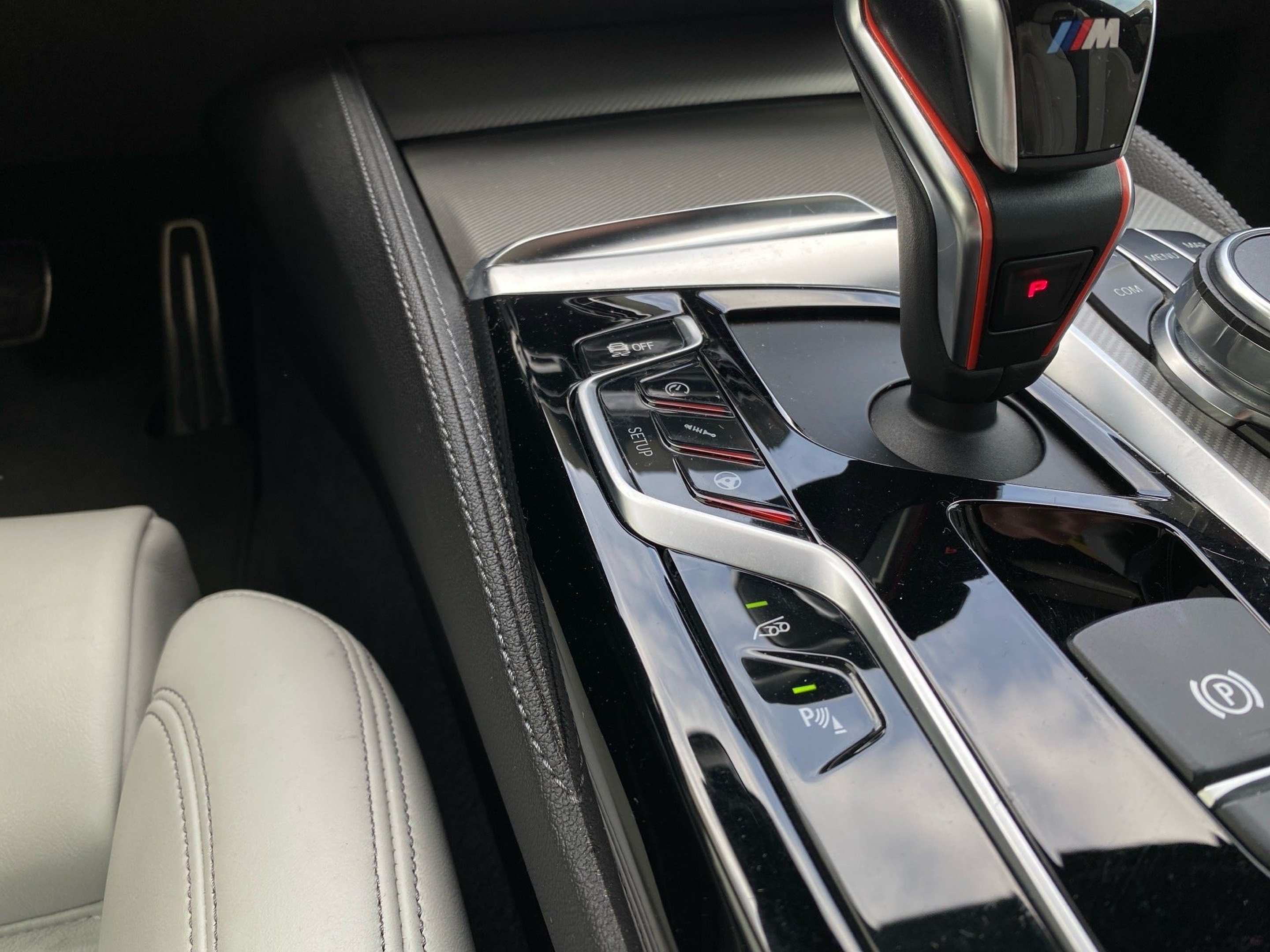 BMW M M5 Berlina color Azul. Año 2018. 441KW(600CV). Gasolina. En concesionario Caetano Baviera Lisboa de Lisboa