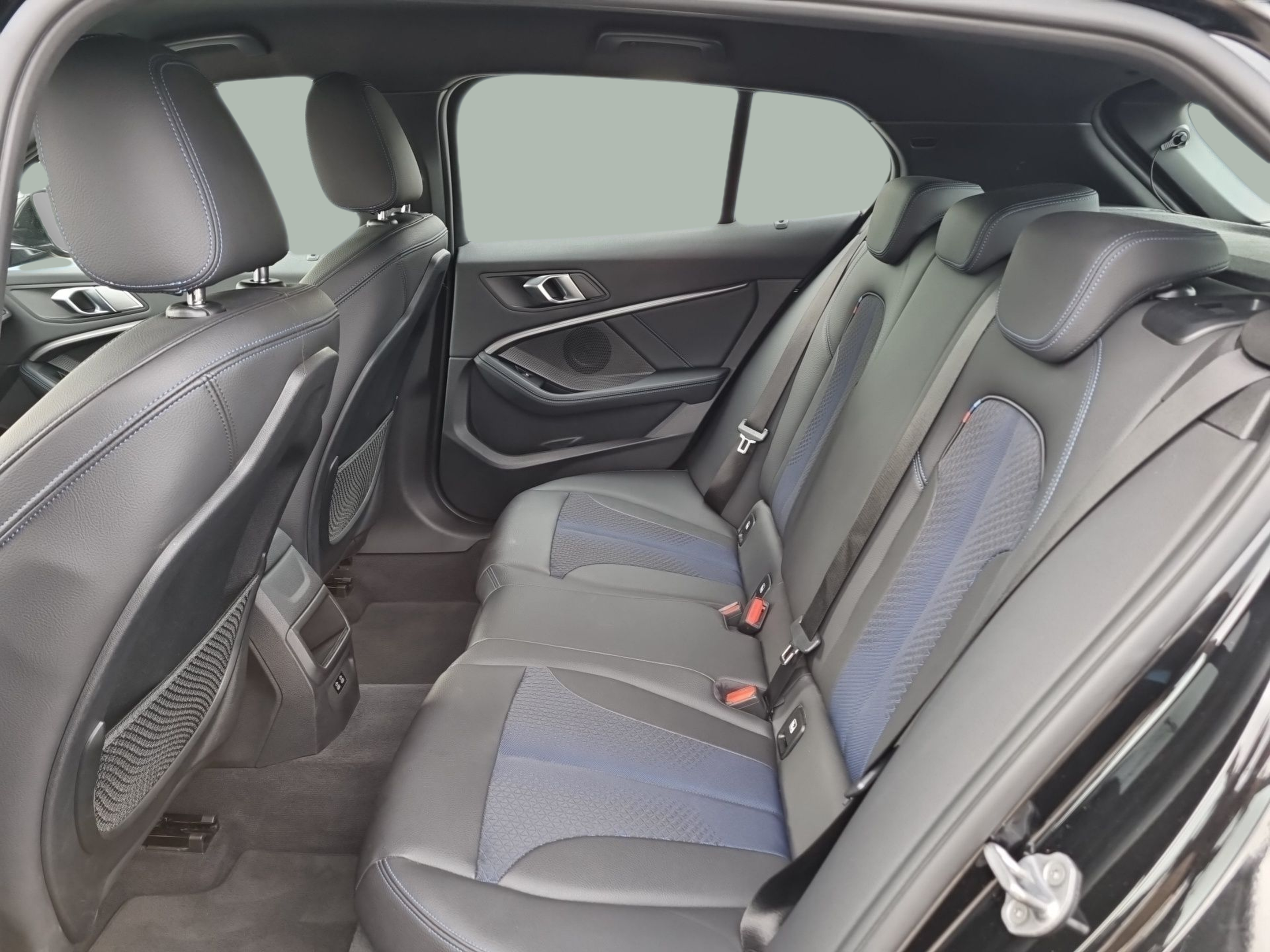 BMW Série 1 116d color Negro. Año 2020. 85KW(116CV). Diesel. En concesionario Caetano Baviera Aveiro de Aveiro