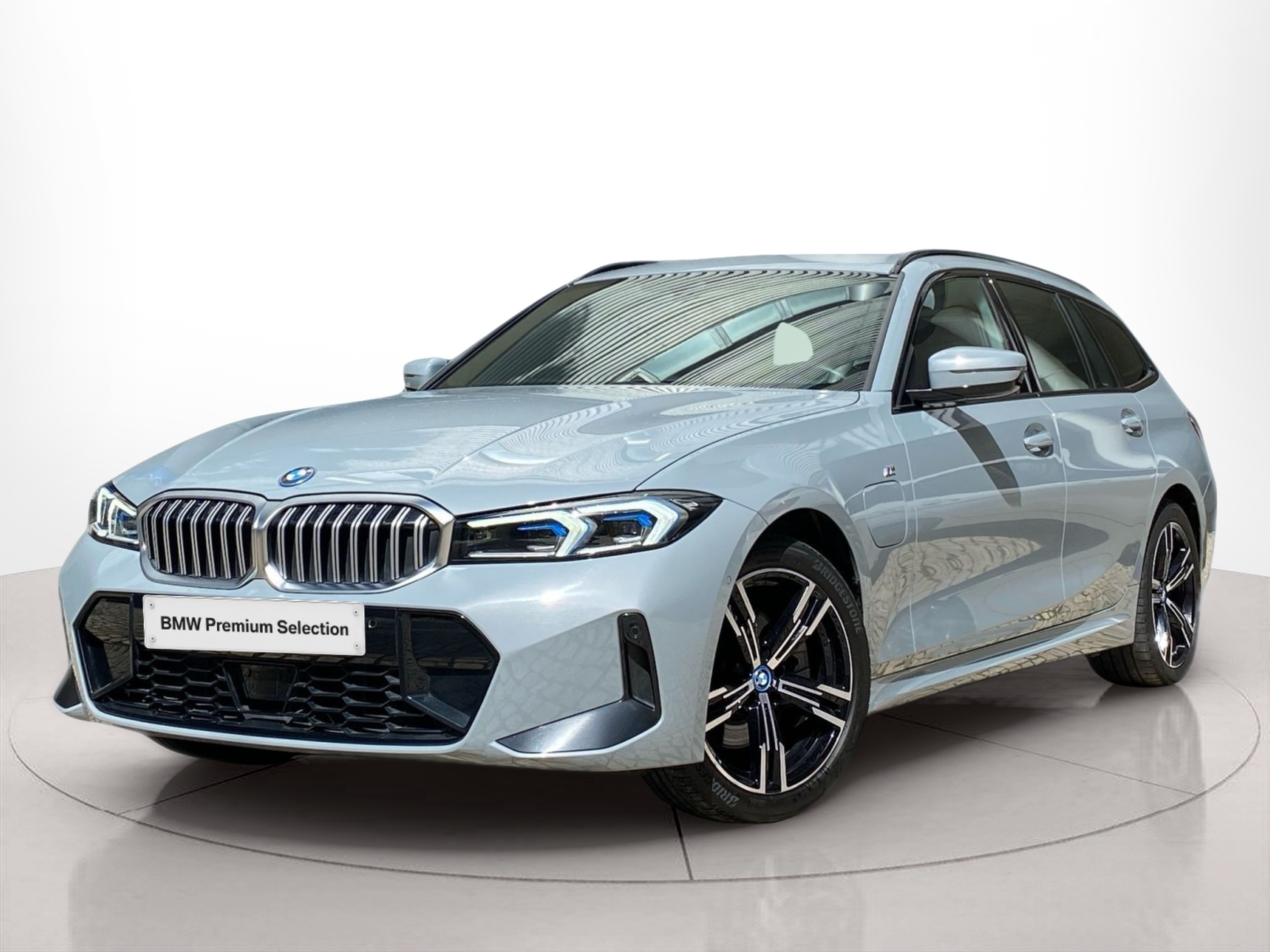 Fotos de BMW Série 3 330e Touring color Gris. Año 2023. 215KW(292CV). Elétrico / Gasolina Híbrido. En concesionario Caetano Baviera Lisboa de Lisboa