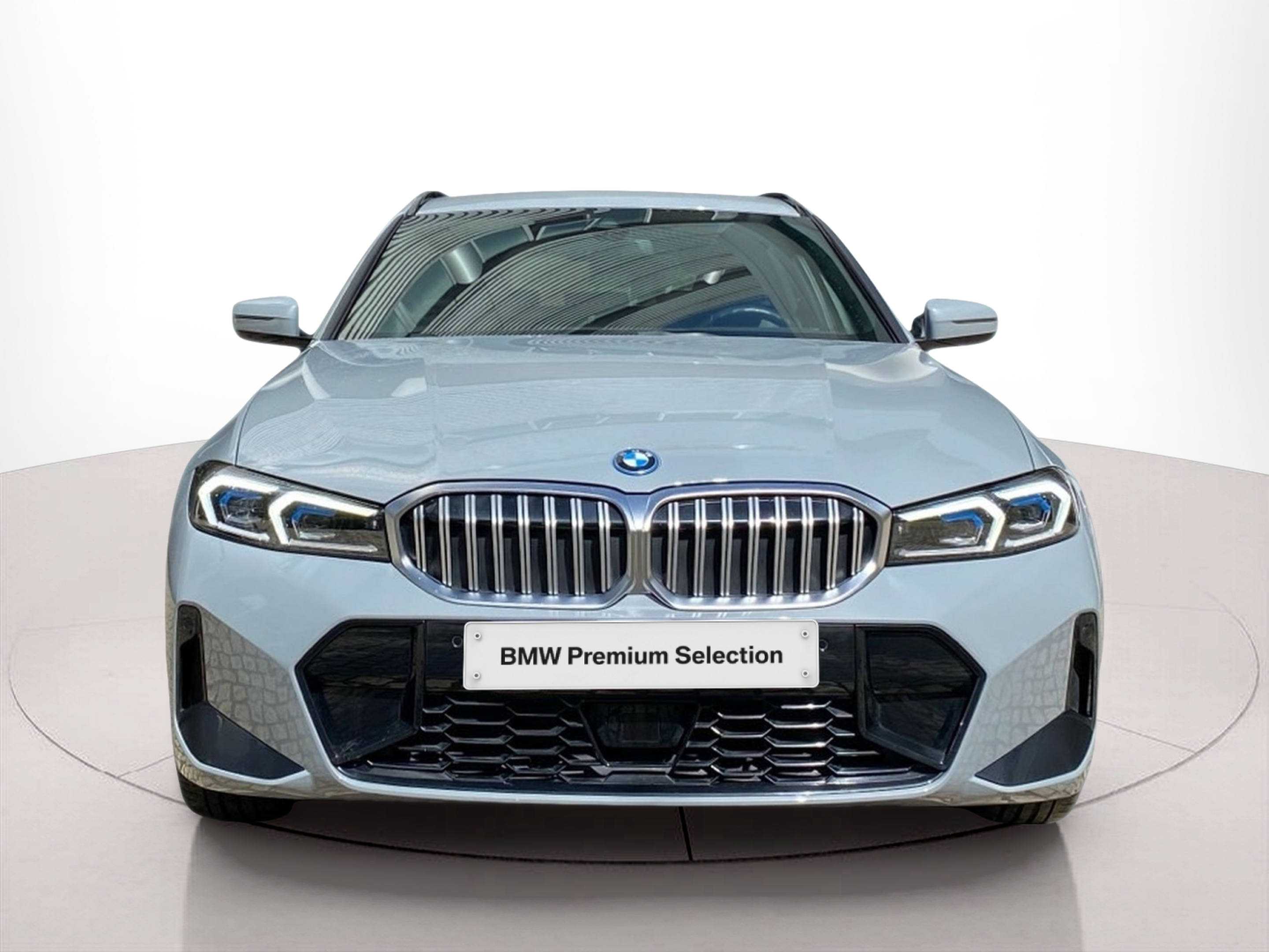 Fotos de BMW Série 3 330e Touring color Gris. Año 2023. 215KW(292CV). Elétrico / Gasolina Híbrido. En concesionario Caetano Baviera Lisboa de Lisboa