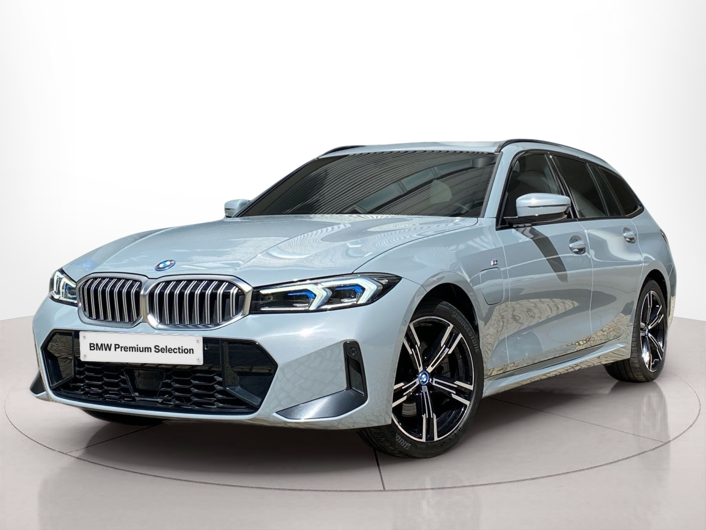 Fotos de BMW Série 3 330e Touring color Gris. Año 2023. 215KW(292CV). Elétrico / Gasolina Híbrido. En concesionario Caetano Baviera Lisboa de Lisboa