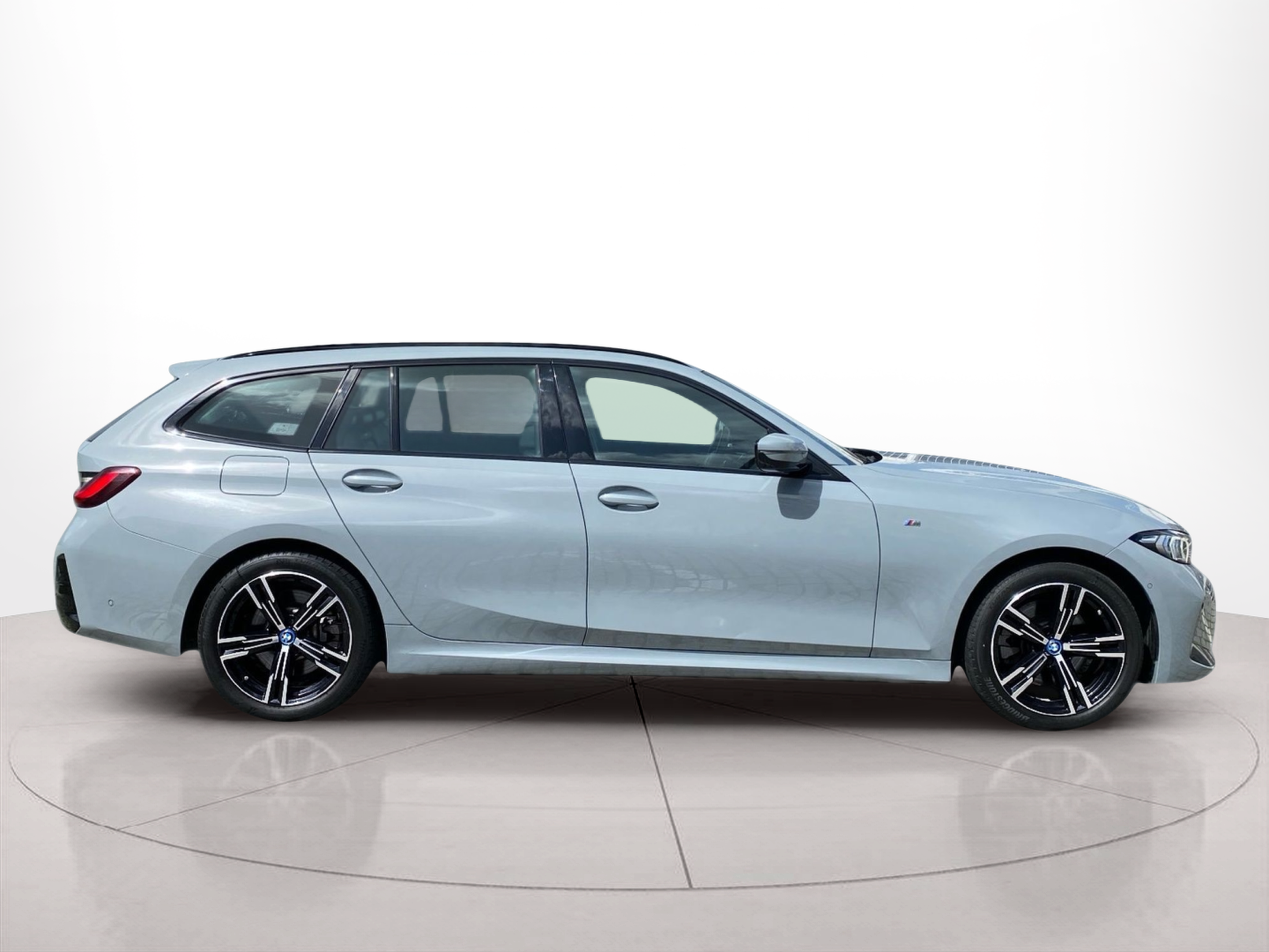 Fotos de BMW Série 3 330e Touring color Gris. Año 2023. 215KW(292CV). Elétrico / Gasolina Híbrido. En concesionario Caetano Baviera Lisboa de Lisboa