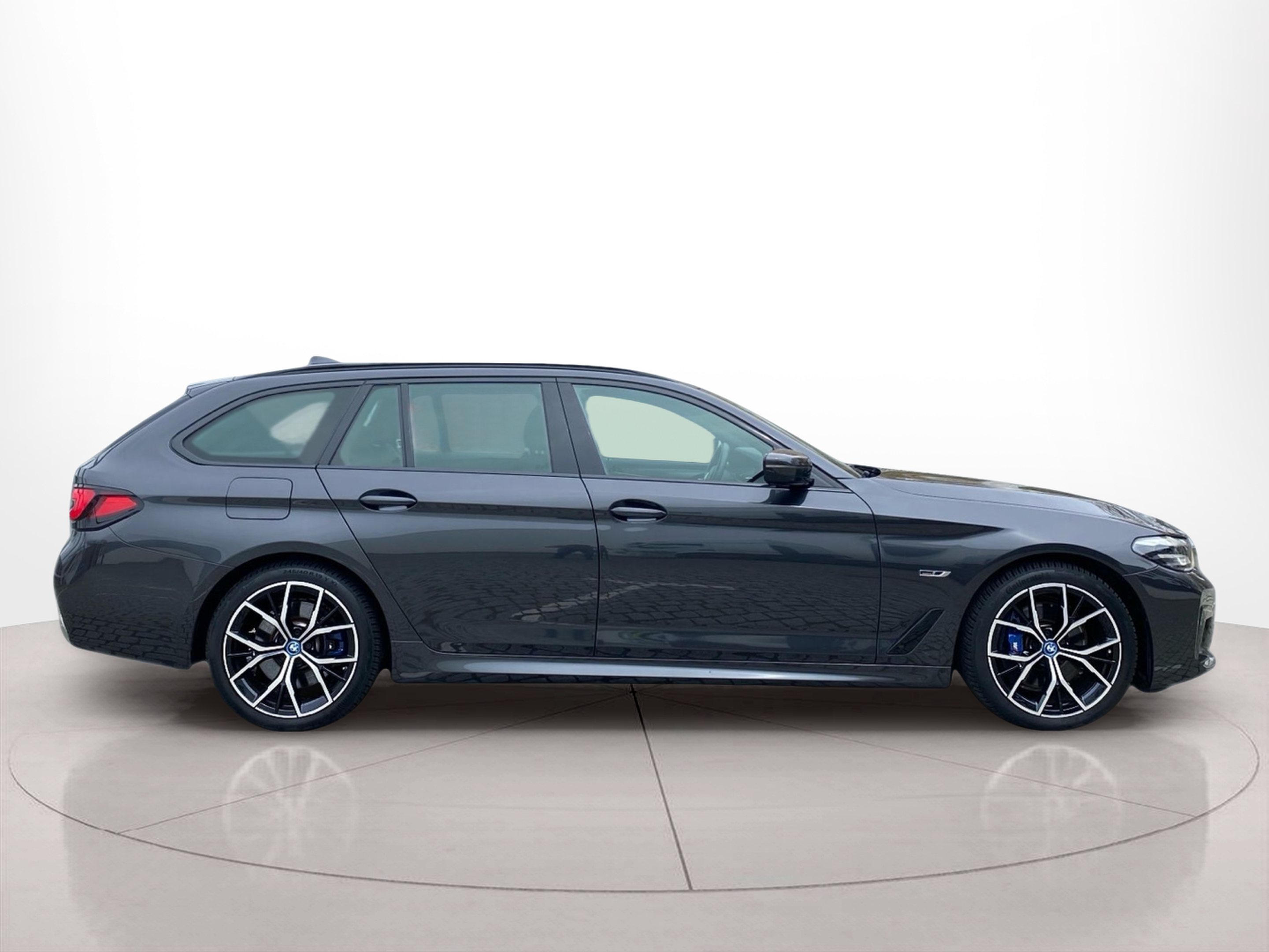 BMW Série 5 530e Touring color Gris. Año 2021. 215KW(292CV). Elétrico / Gasolina Híbrido. En concesionario Caetano Baviera Lisboa de Lisboa