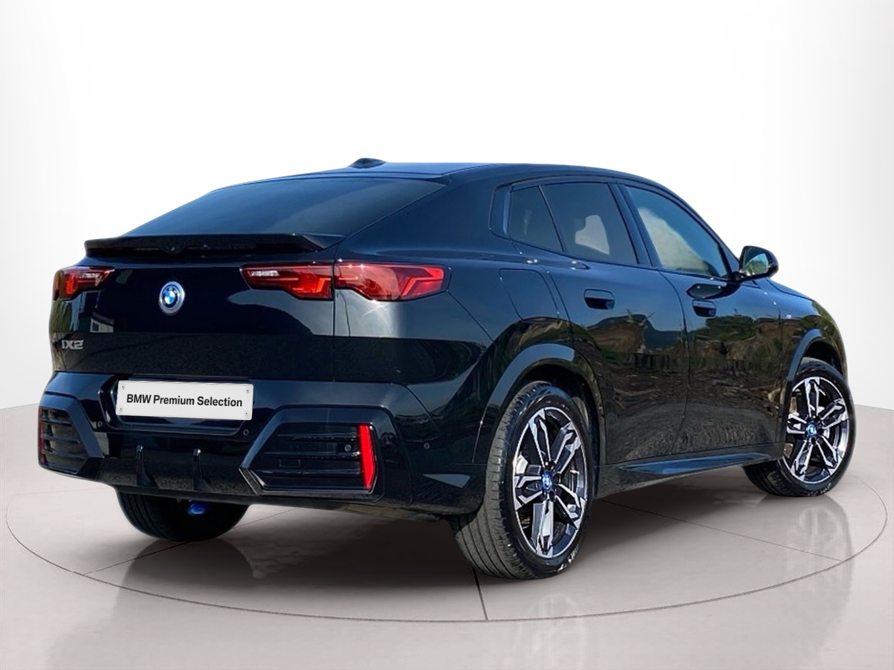 BMW iX2 xDrive30 color Negro. Año 2024. 230KW(313CV). Elétrico. En concesionario Caetano Baviera Lisboa de Lisboa