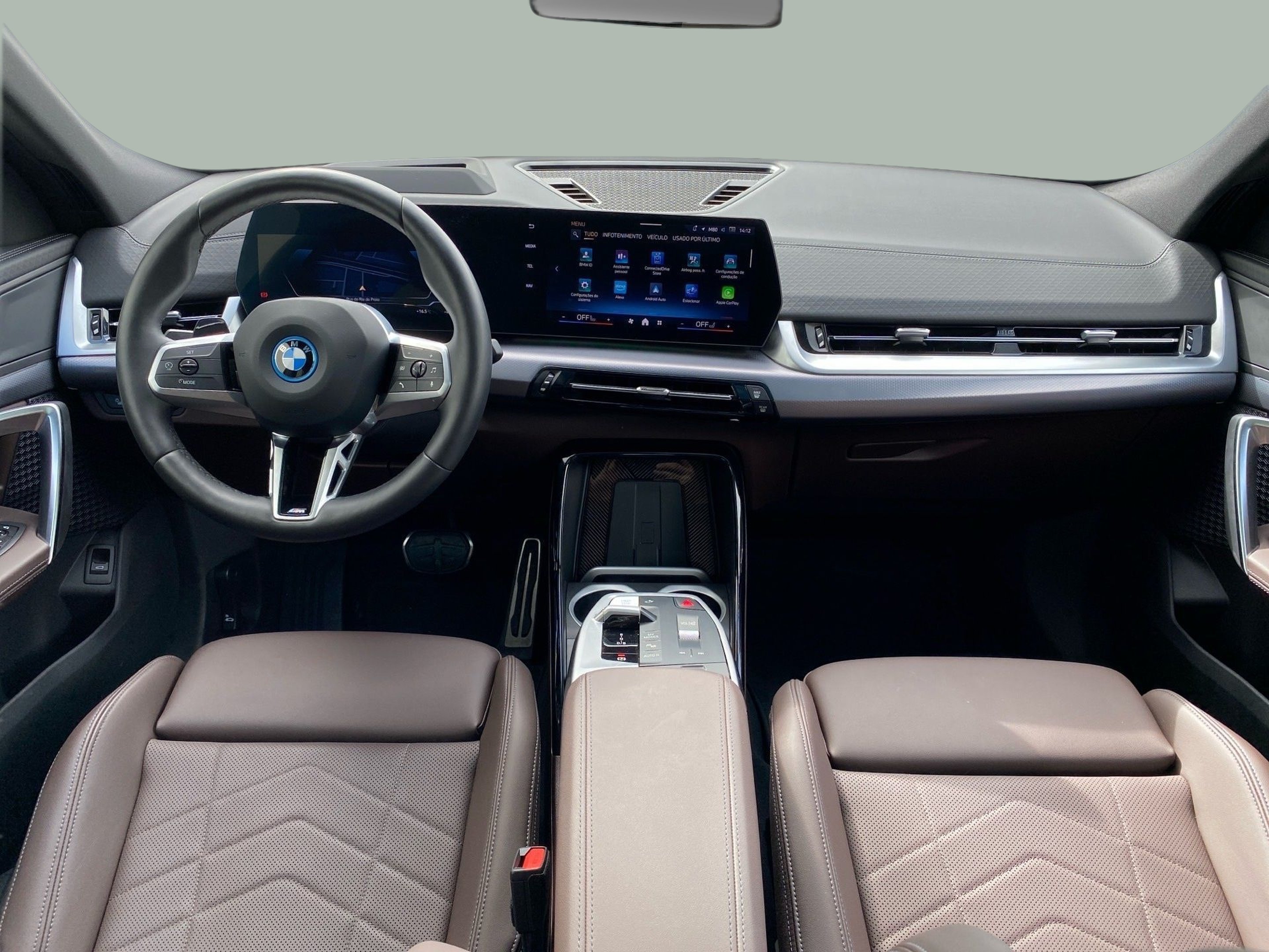 BMW iX2 eDrive20 color Azul. Año 2024. 150KW(204CV). Elétrico. En concesionario Caetano Baviera Cascais de Cascais