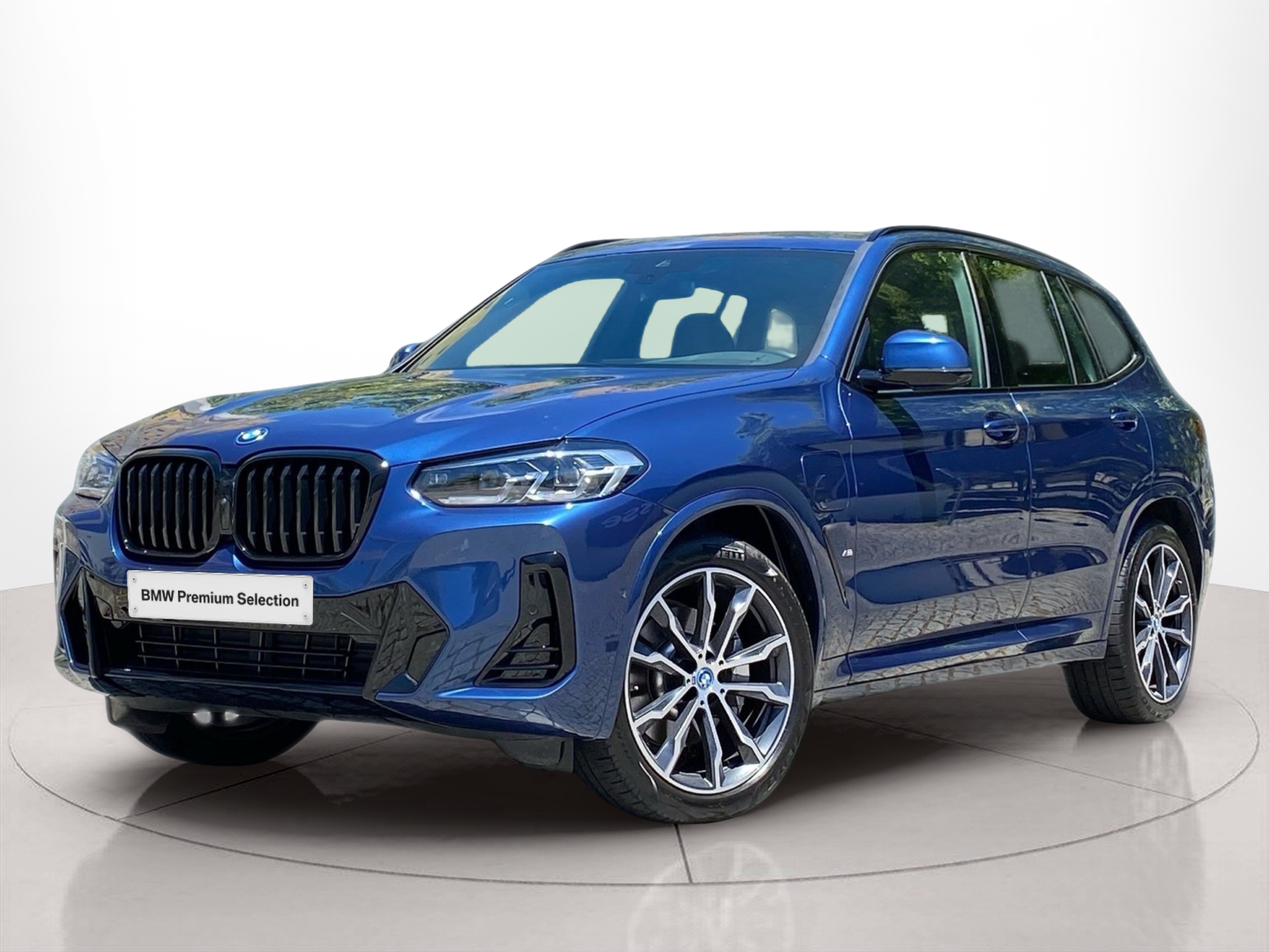 Fotos de BMW X3 xDrive30e color Azul. Año 2023. 215KW(292CV). Elétrico / Gasolina Híbrido. En concesionario Caetano Baviera Lisboa de Lisboa