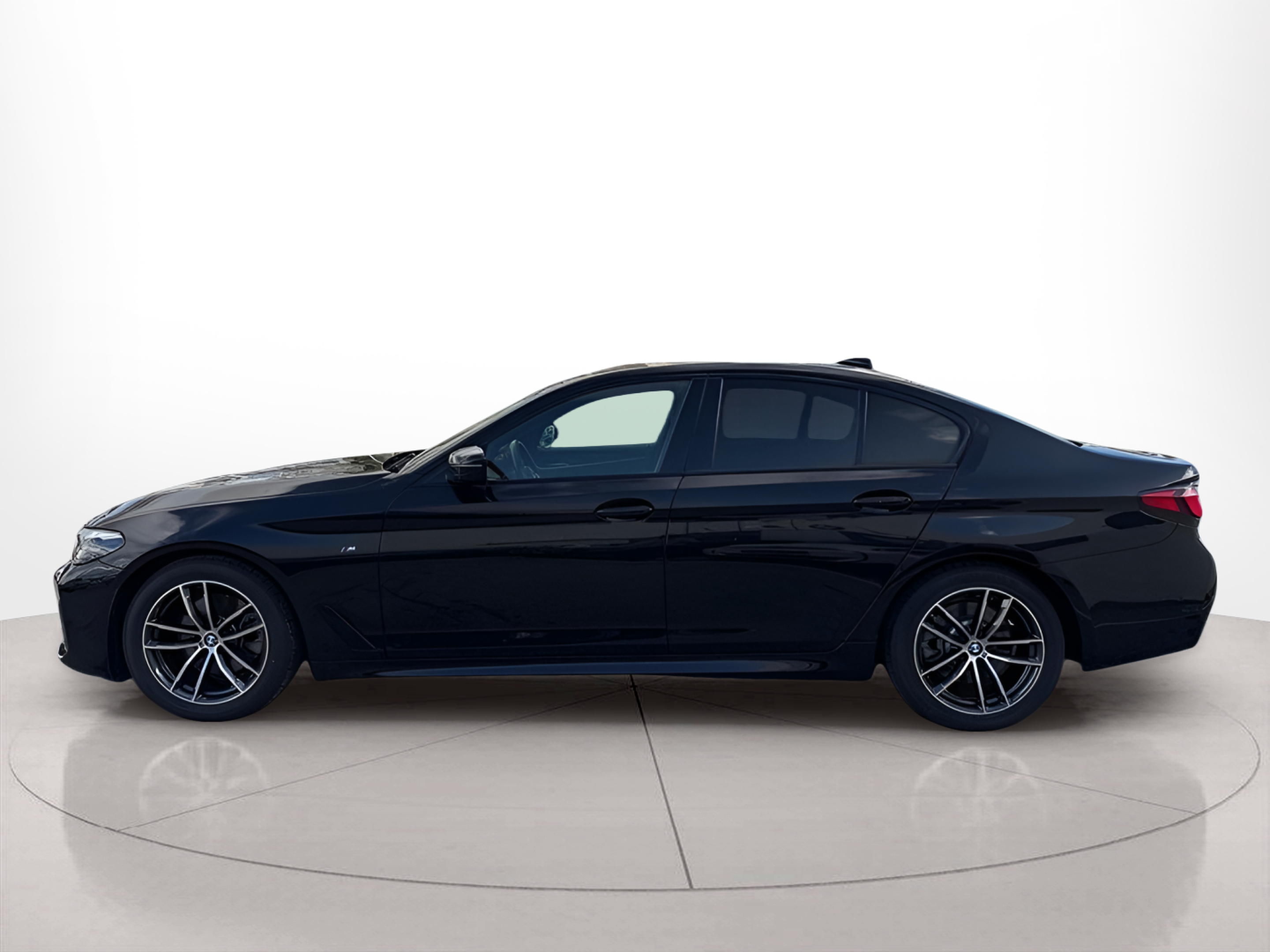 Fotos de BMW Série 5 520d Berlina color Negro. Año 2023. 140KW(190CV). Diesel. En concesionario Caetano Baviera Portimão de Portimão