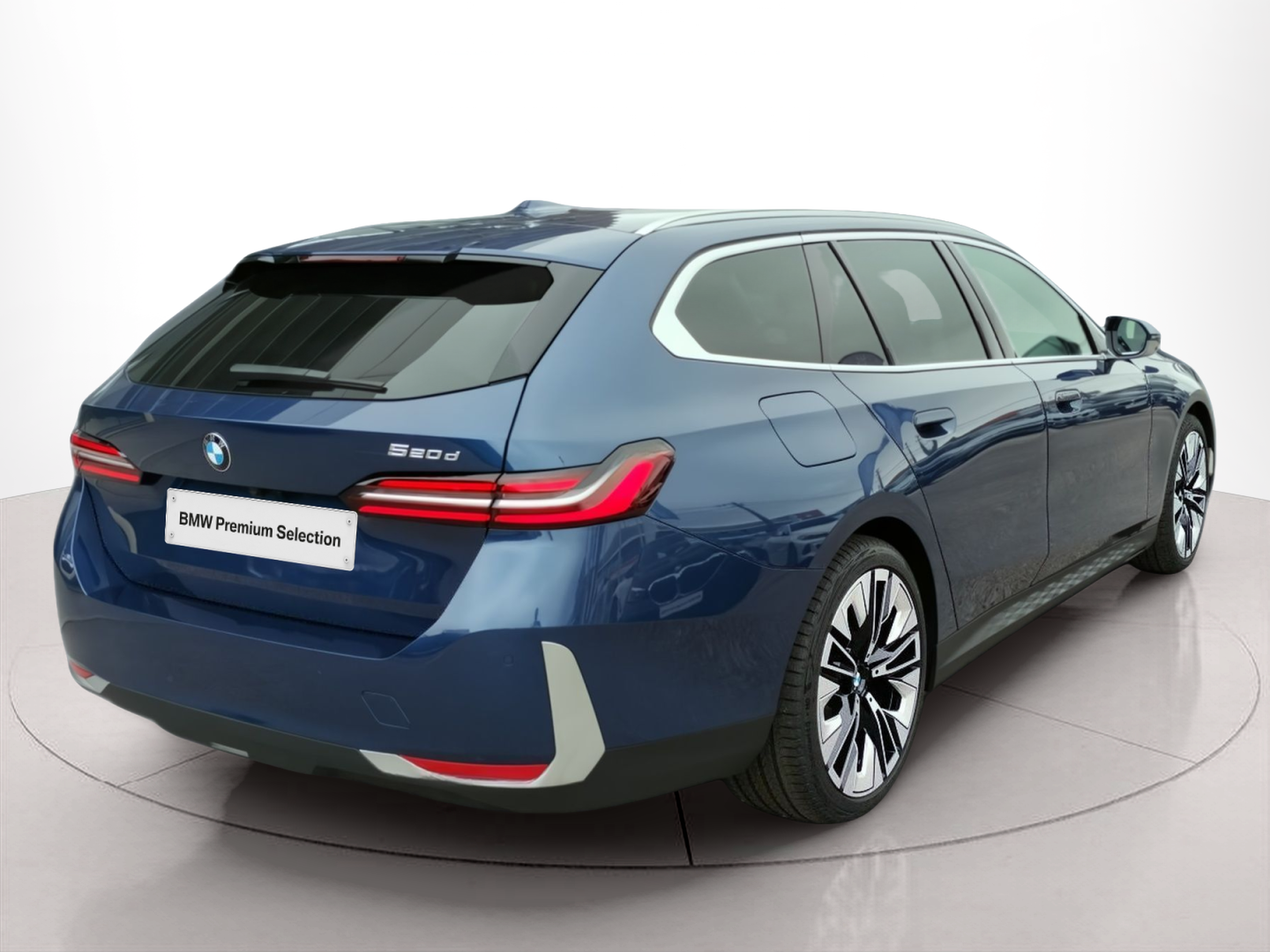 BMW Série 5 520d Touring color Azul. Año 2024. 145KW(197CV). Diesel. En concesionario Caetano Baviera Santa Maria da Feira de Santa Maria da Feira