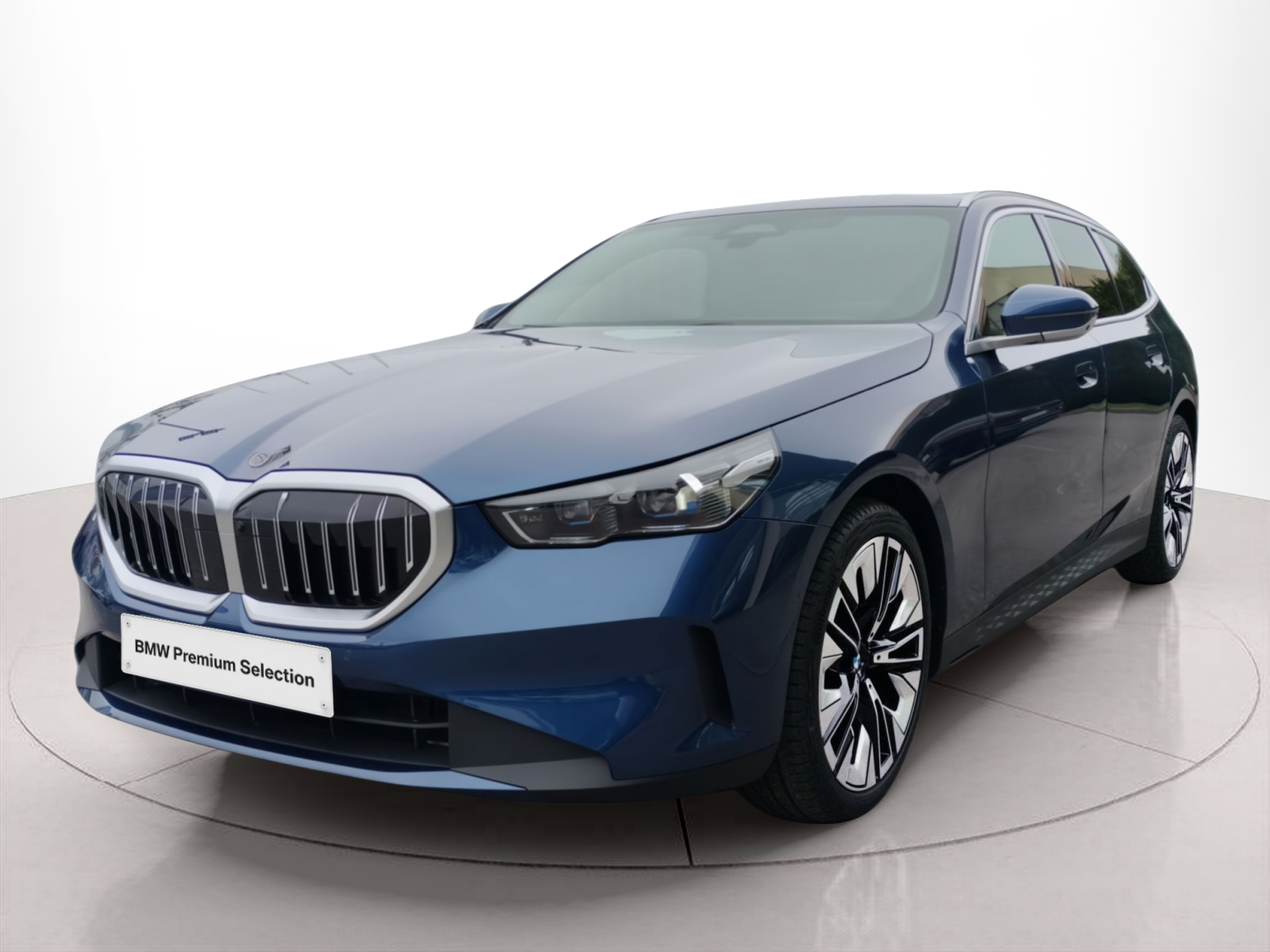 BMW Série 5 520d Touring color Azul. Año 2024. 145KW(197CV). Diesel. En concesionario Caetano Baviera Santa Maria da Feira de Santa Maria da Feira