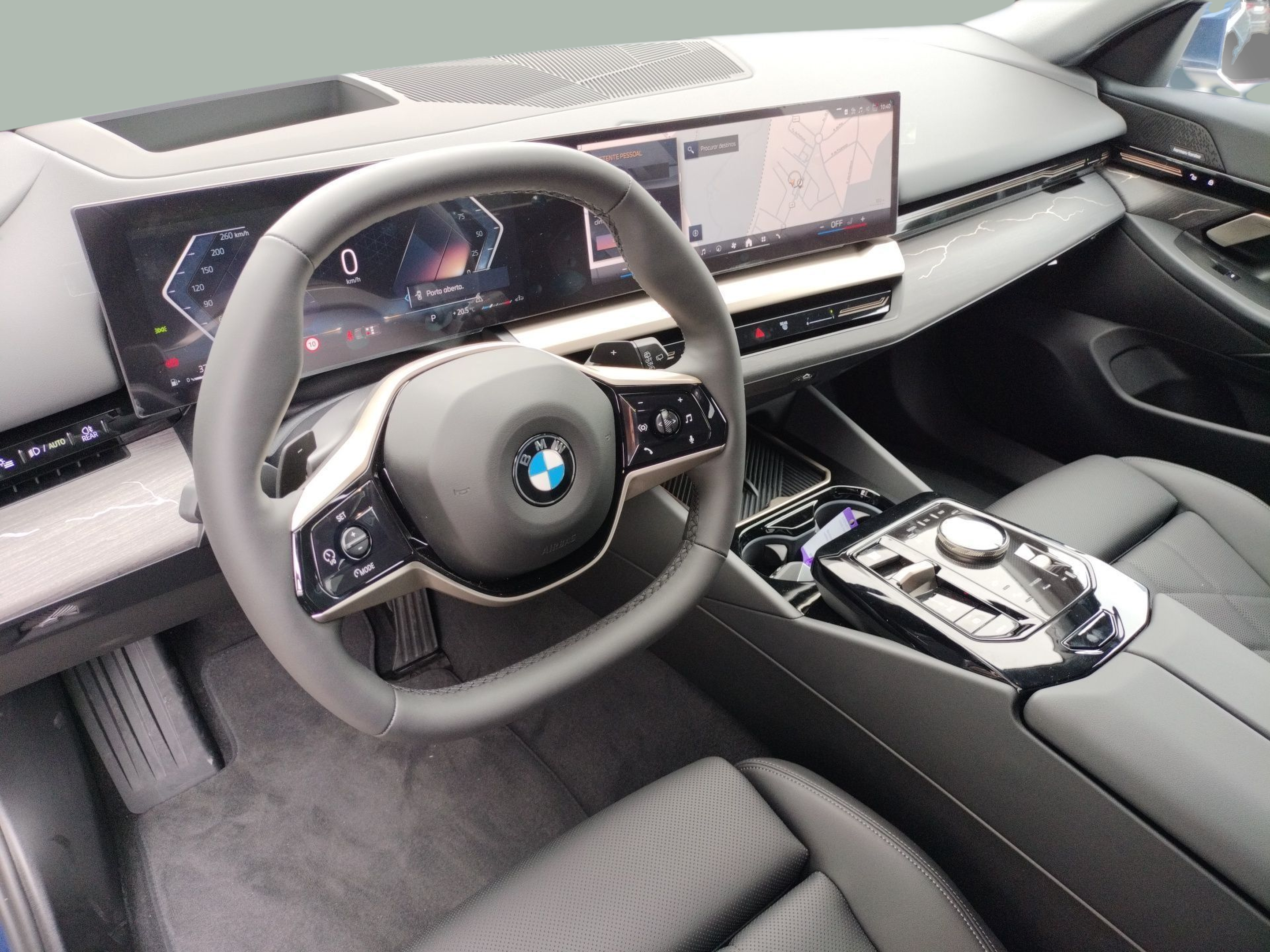 BMW Série 5 520d Touring color Azul. Año 2024. 145KW(197CV). Diesel. En concesionario Caetano Baviera Santa Maria da Feira de Santa Maria da Feira