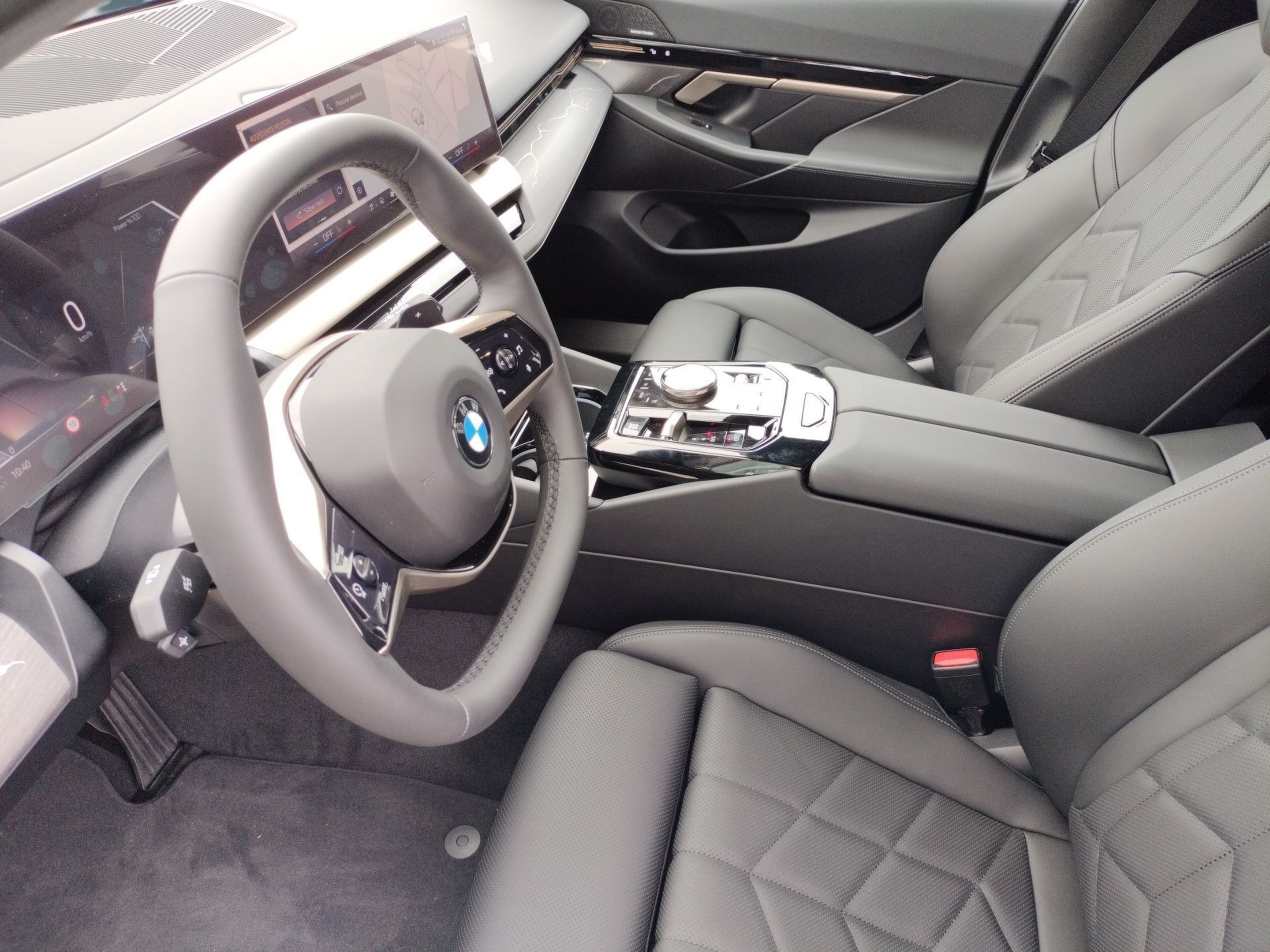 BMW Série 5 520d Touring color Azul. Año 2024. 145KW(197CV). Diesel. En concesionario Caetano Baviera Santa Maria da Feira de Santa Maria da Feira