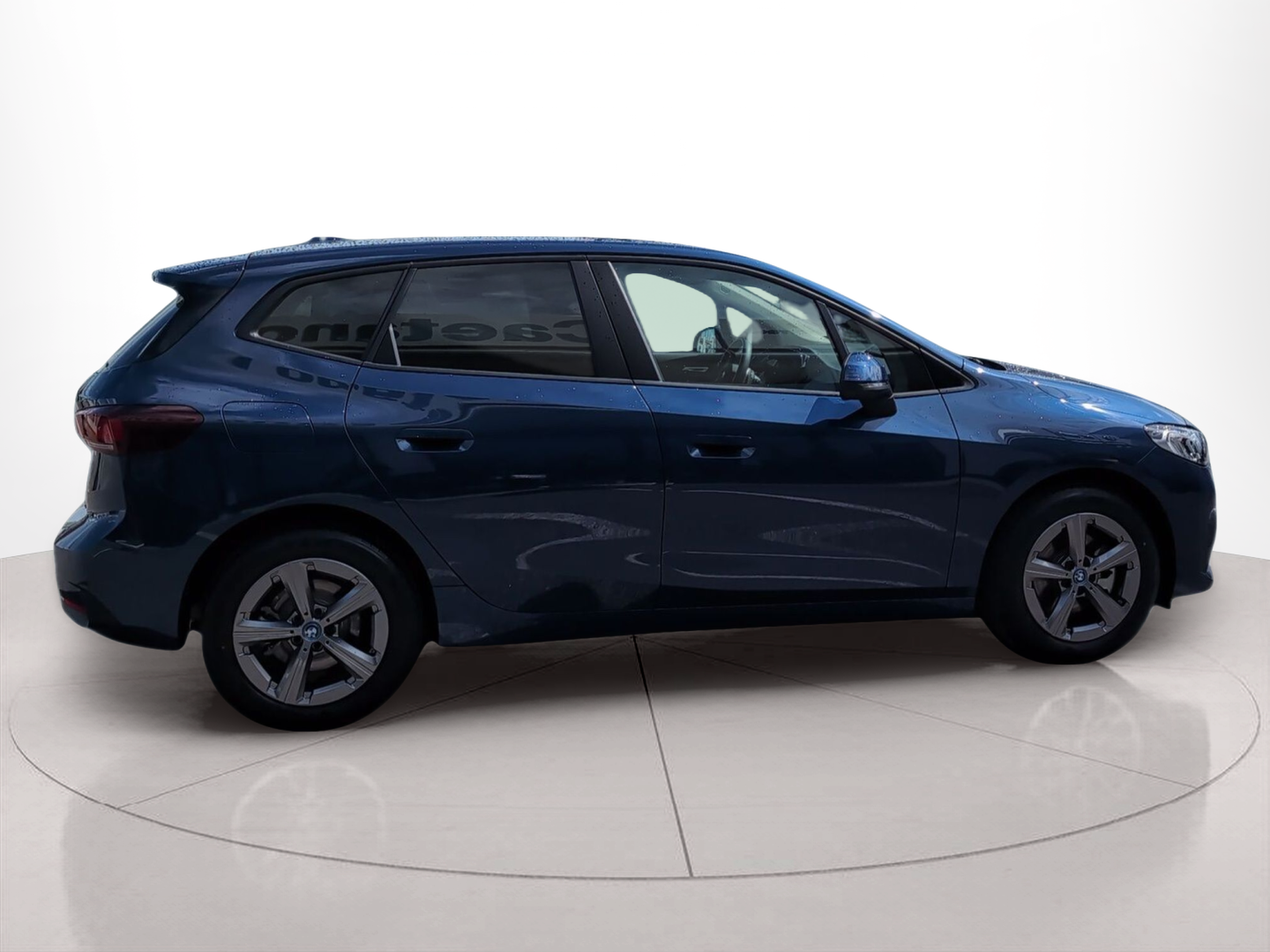 BMW Série 2 225xe Active Tourer color Azul. Año 2024. 180KW(245CV). Elétrico / Gasolina Híbrido. En concesionario Caetano Baviera Santa Maria da Feira de Santa Maria da Feira